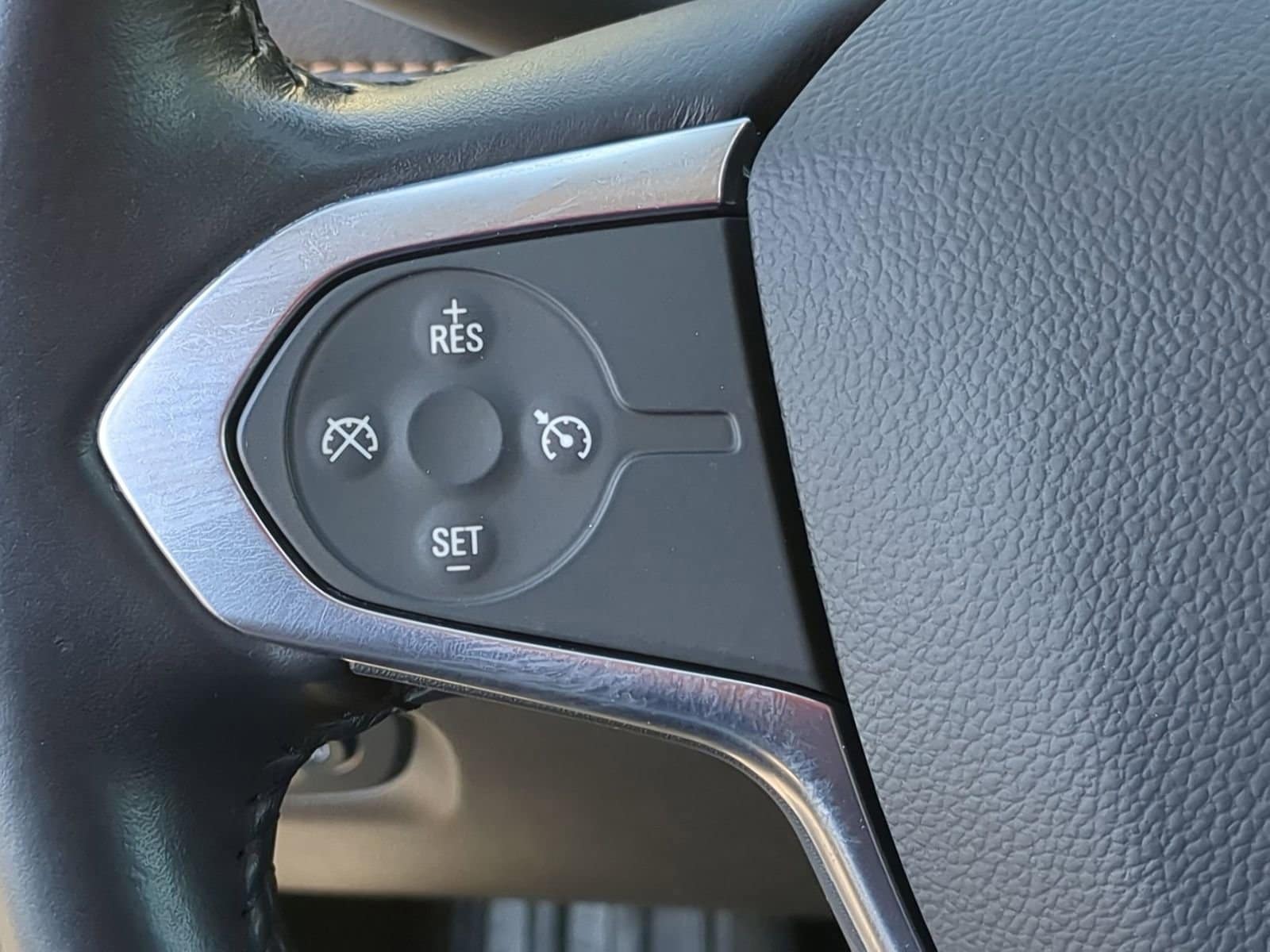 Thumbnail: 2021 Chevrolet Traverse - 23