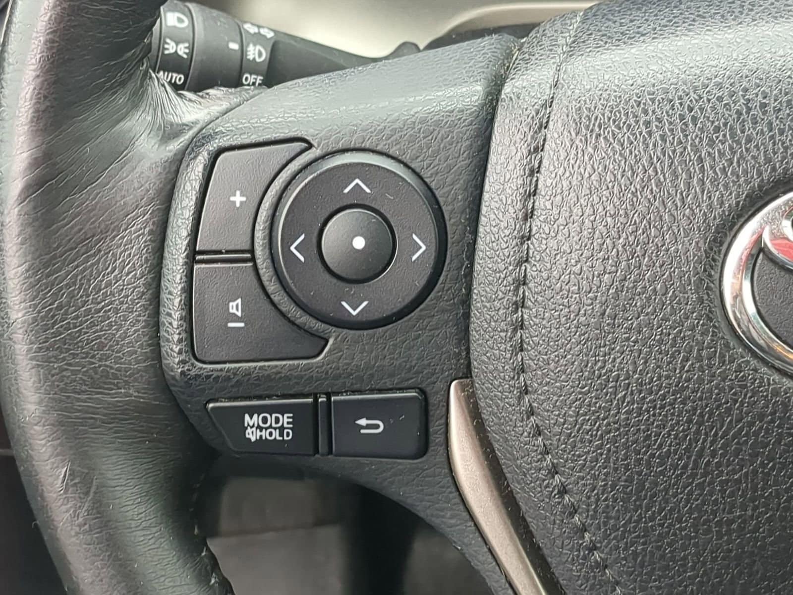 Thumbnail: 2013 Toyota RAV4 - 23