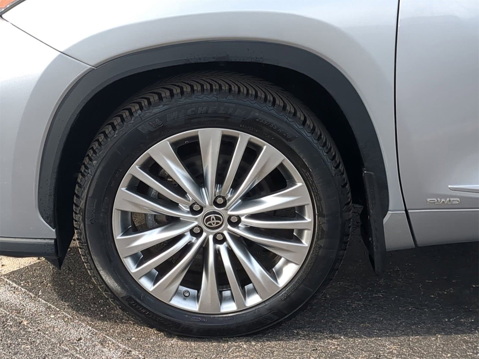 Thumbnail: 2023 Toyota Highlander - 21