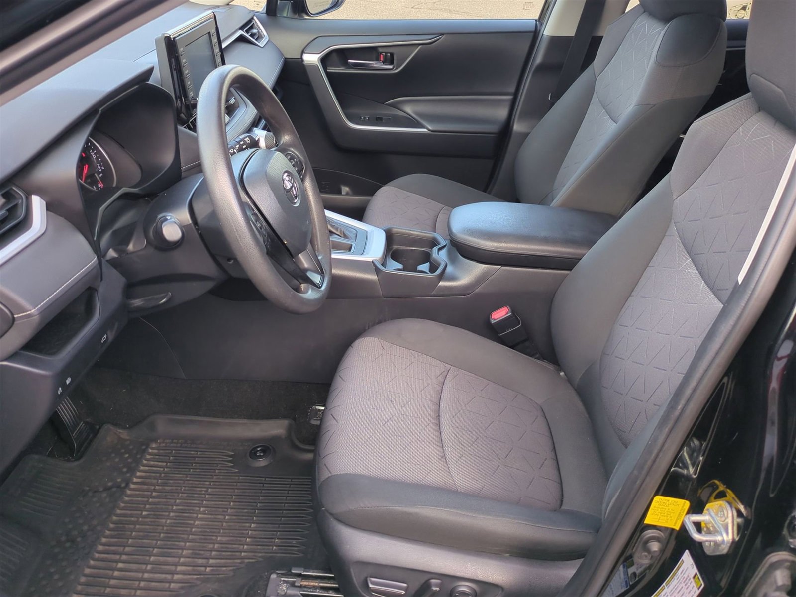 Thumbnail: 2020 Toyota RAV4 - 16