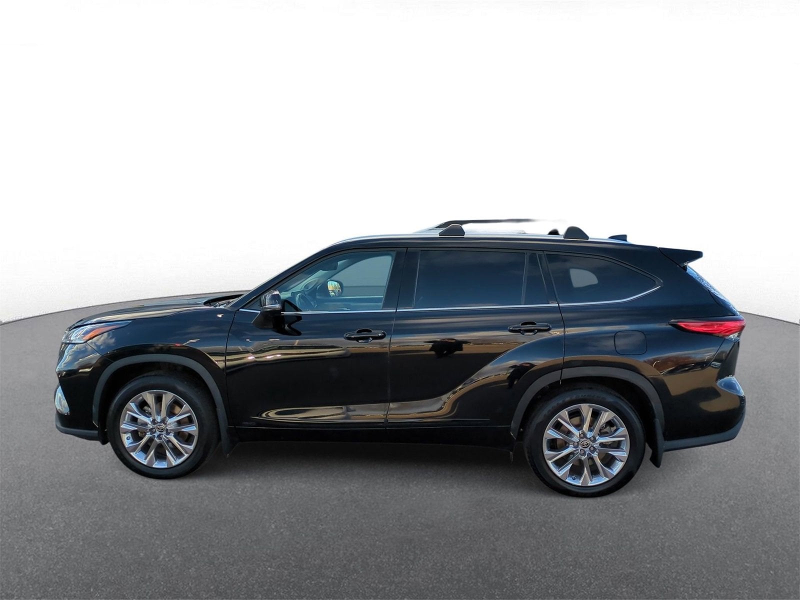 Thumbnail: 2023 Toyota Highlander - 5