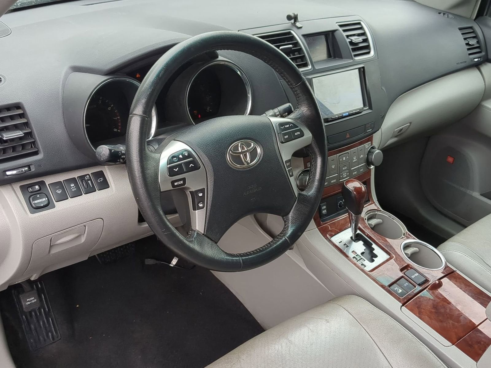 Thumbnail: 2012 Toyota Highlander - 10