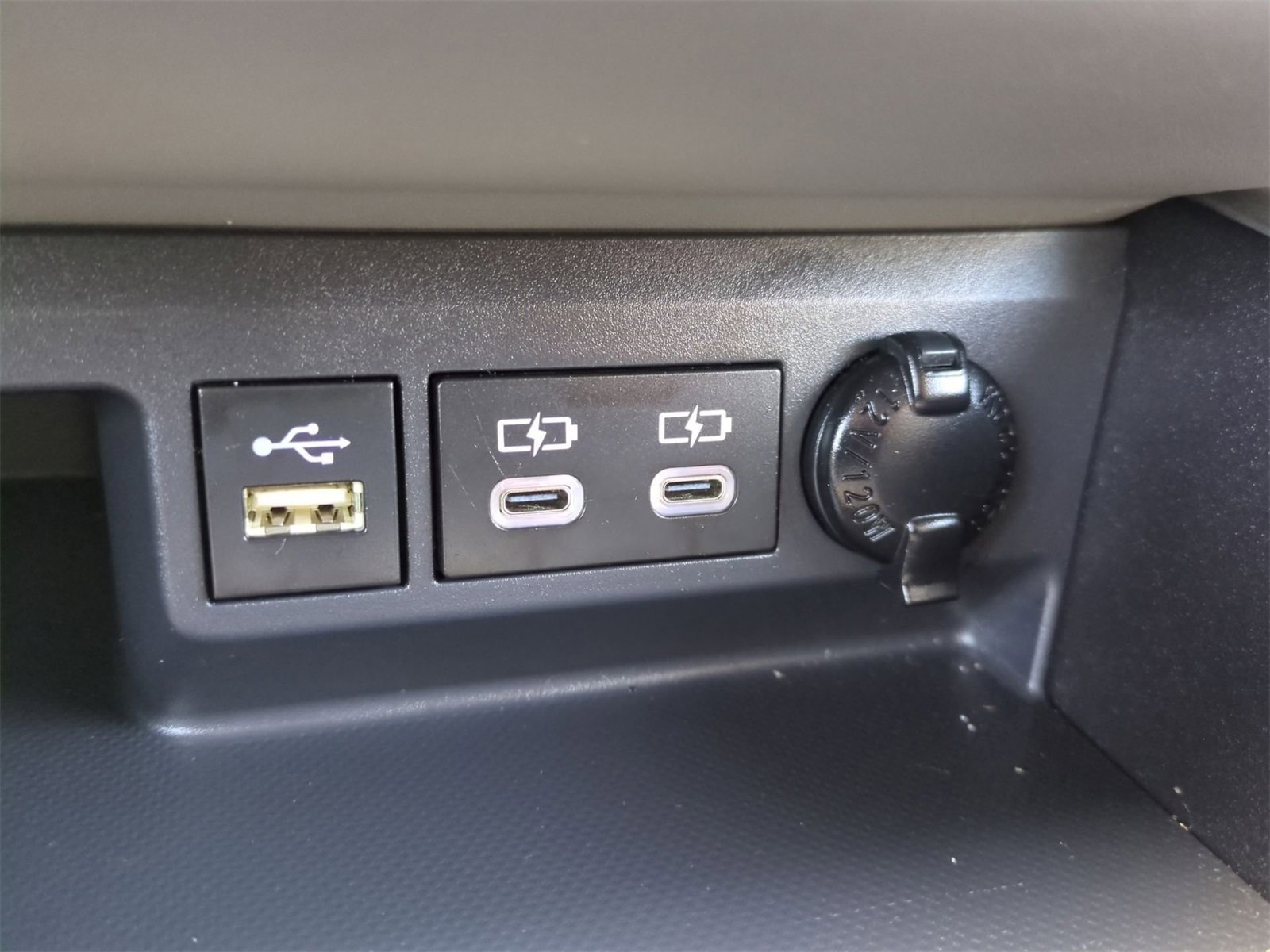 Thumbnail: 2023 Toyota Highlander - 31