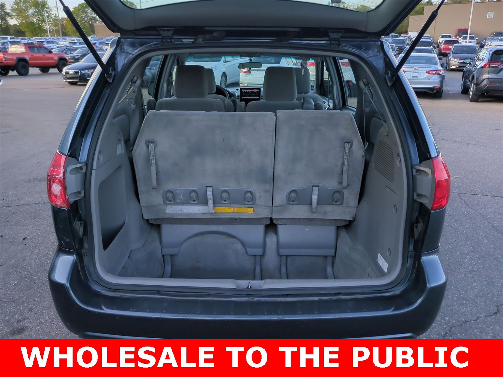 Thumbnail: 2010 Toyota Sienna - 33