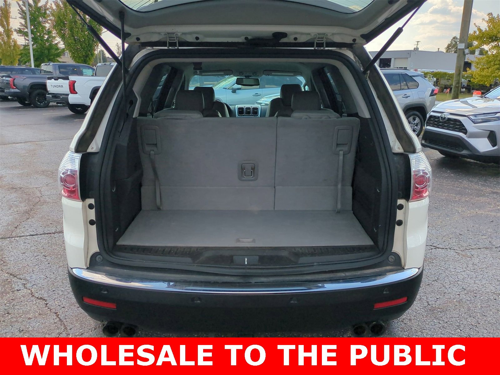 Thumbnail: 2010 GMC Acadia - 32