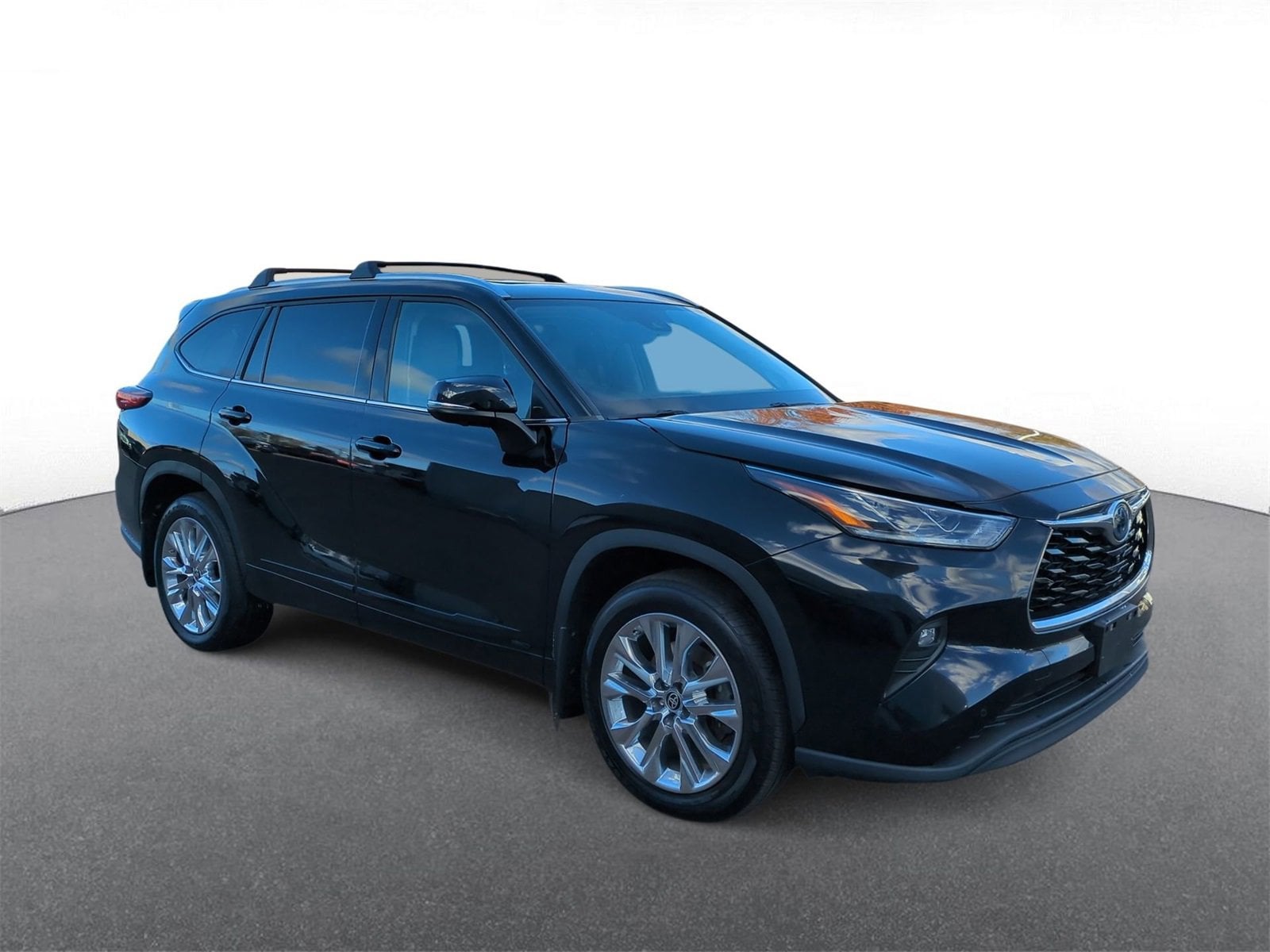 Thumbnail: 2023 Toyota Highlander - 2
