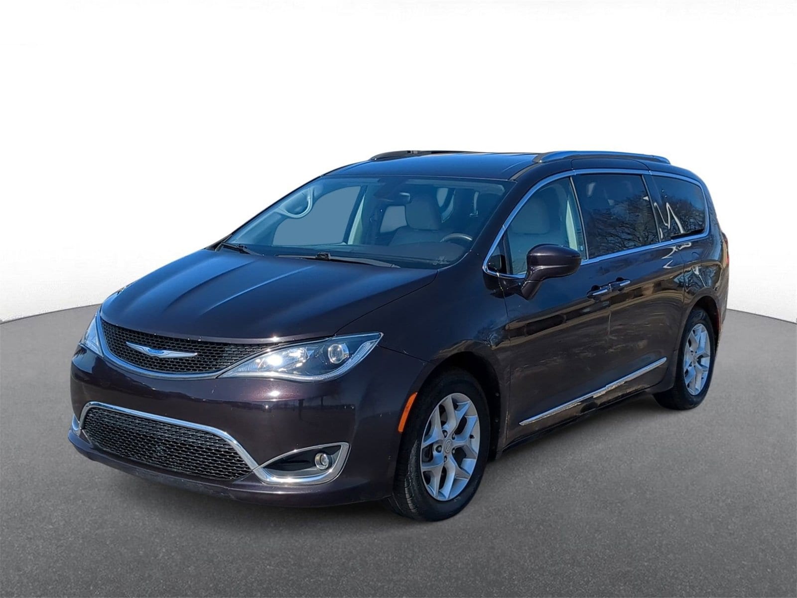 Thumbnail: 2018 Chrysler Pacifica - 4