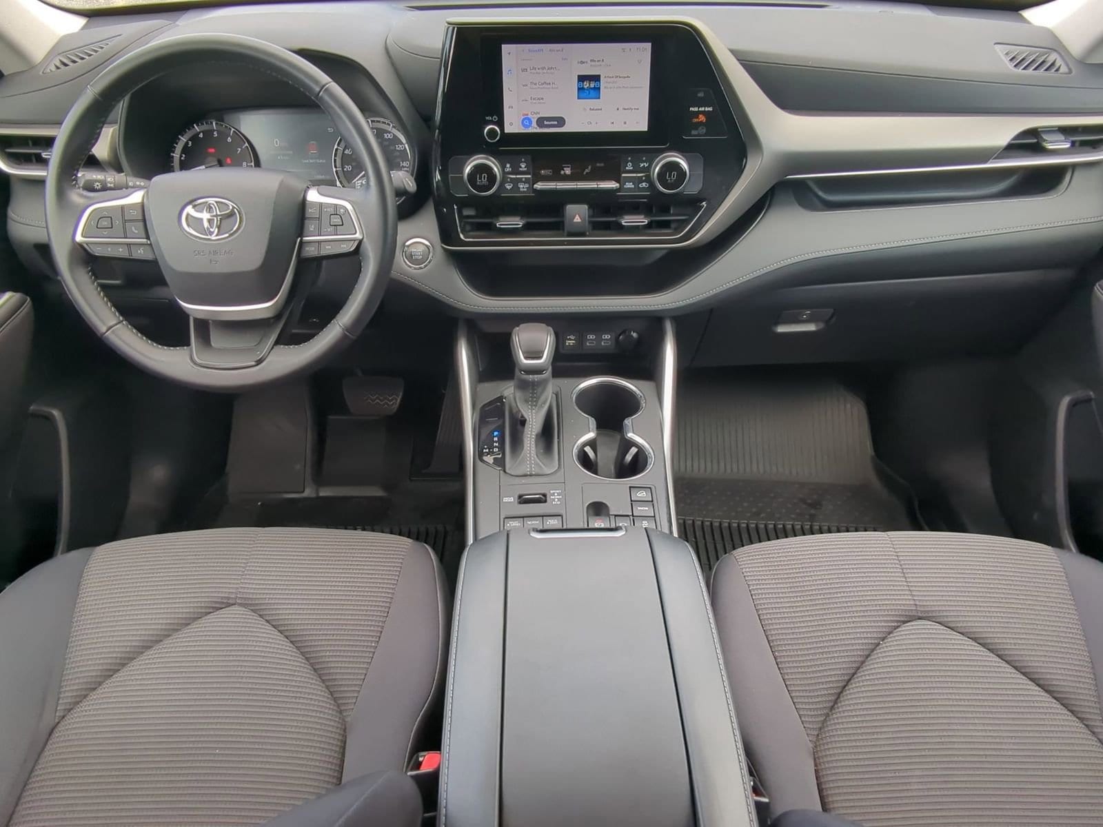 Thumbnail: 2023 Toyota Highlander - 15