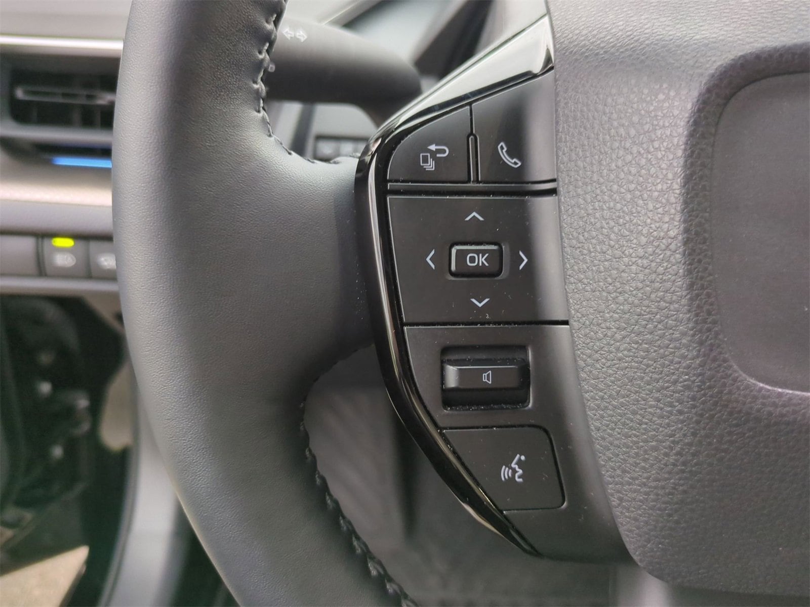 Thumbnail: 2025 Toyota Prius - 23