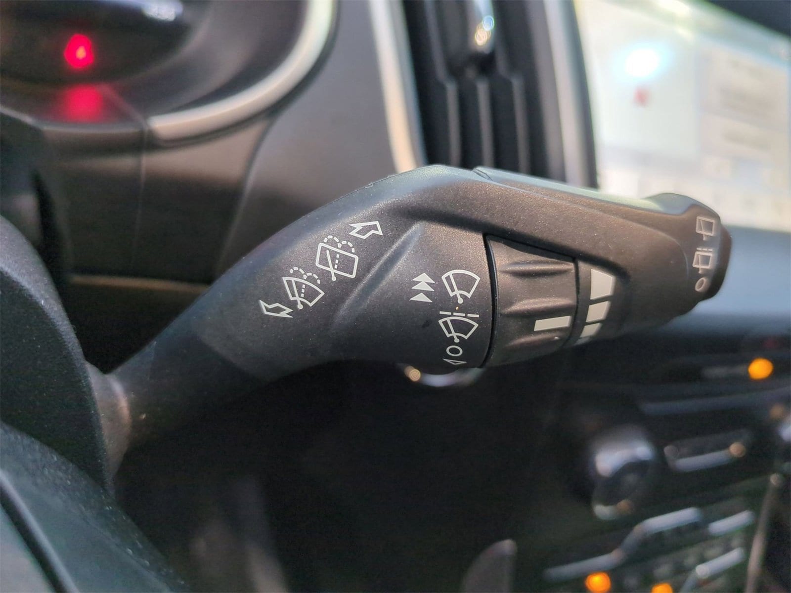 Thumbnail: 2018 Ford Edge - 25