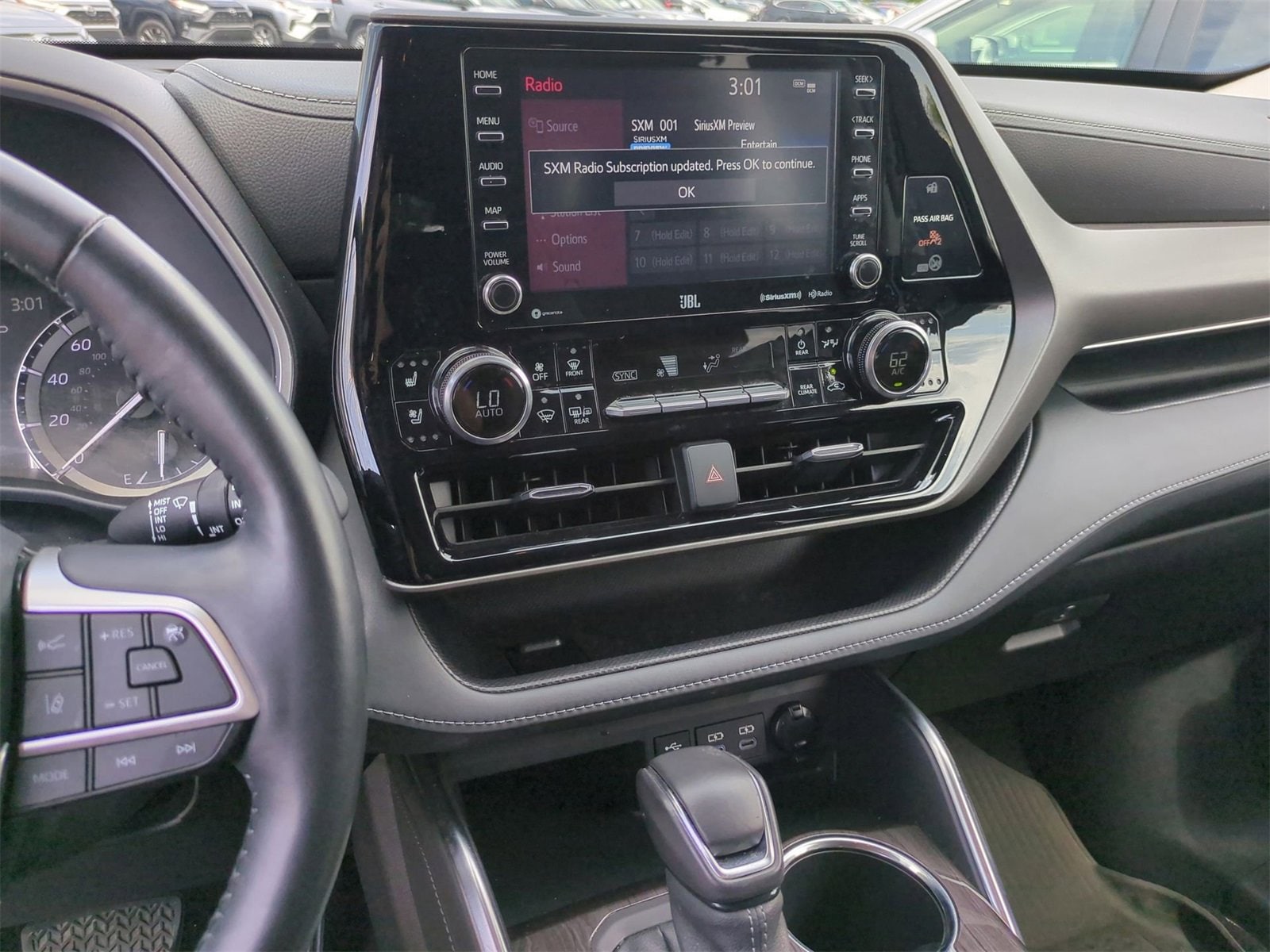 Thumbnail: 2022 Toyota Highlander - 26