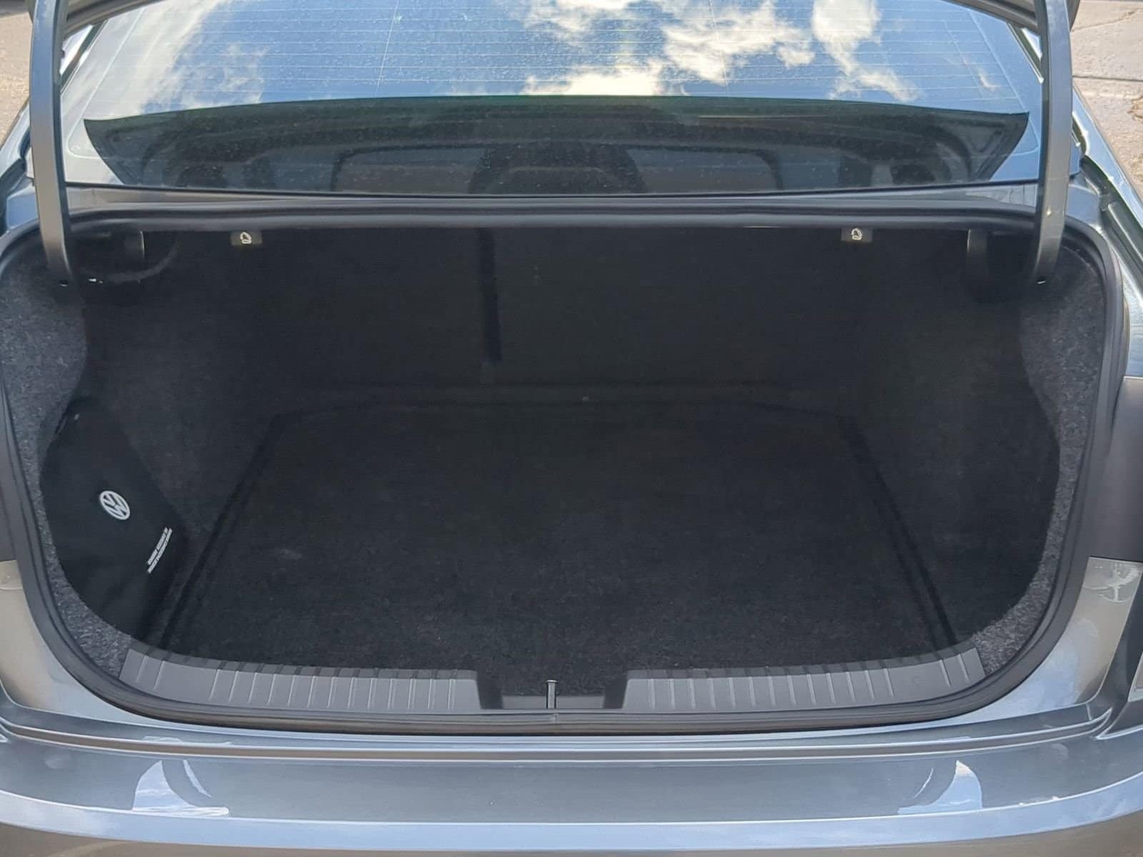 Thumbnail: 2019 Volkswagen Jetta - 32