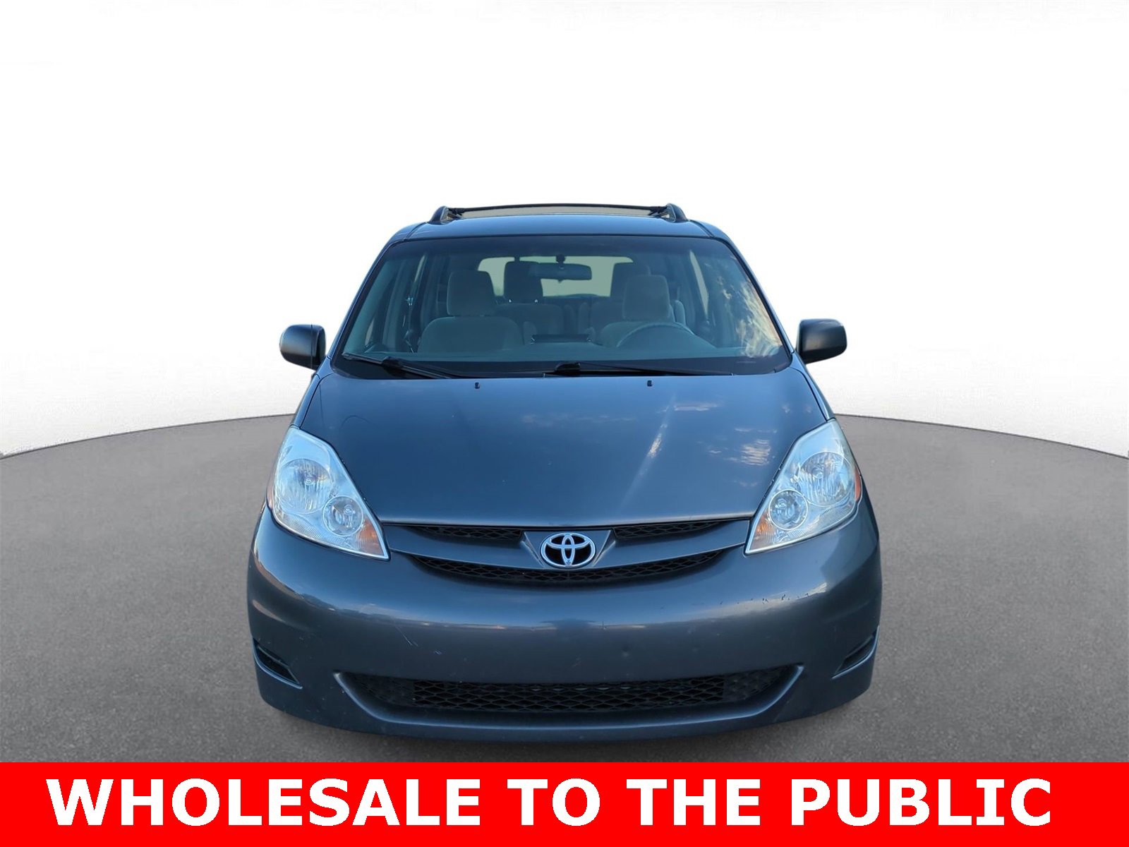 Thumbnail: 2010 Toyota Sienna - 3
