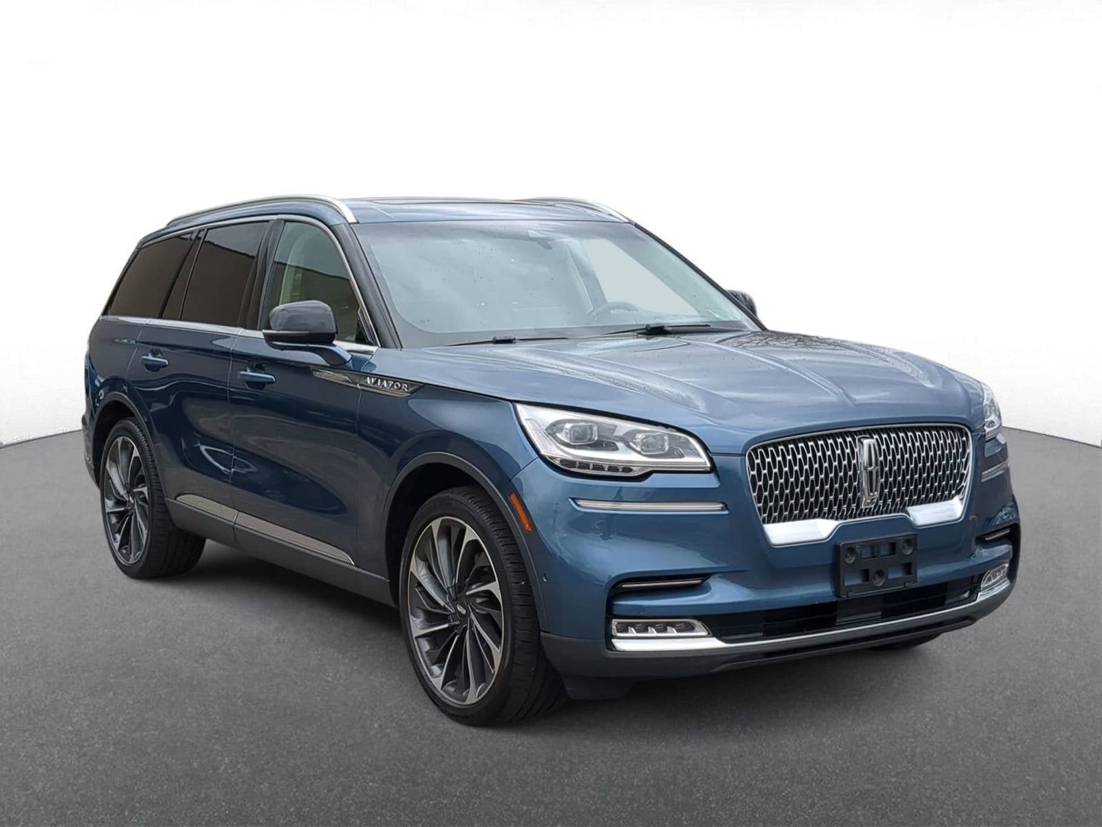 Thumbnail: 2020 Lincoln Aviator - 2