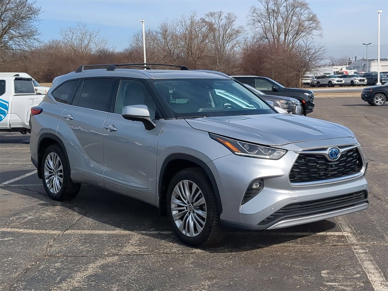 Thumbnail: 2023 Toyota Highlander - 16