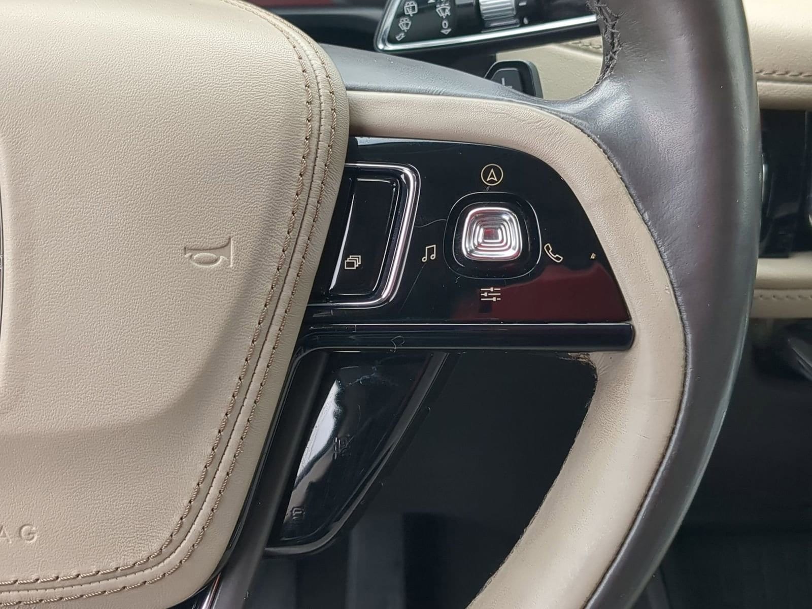 Thumbnail: 2020 Lincoln Aviator - 23