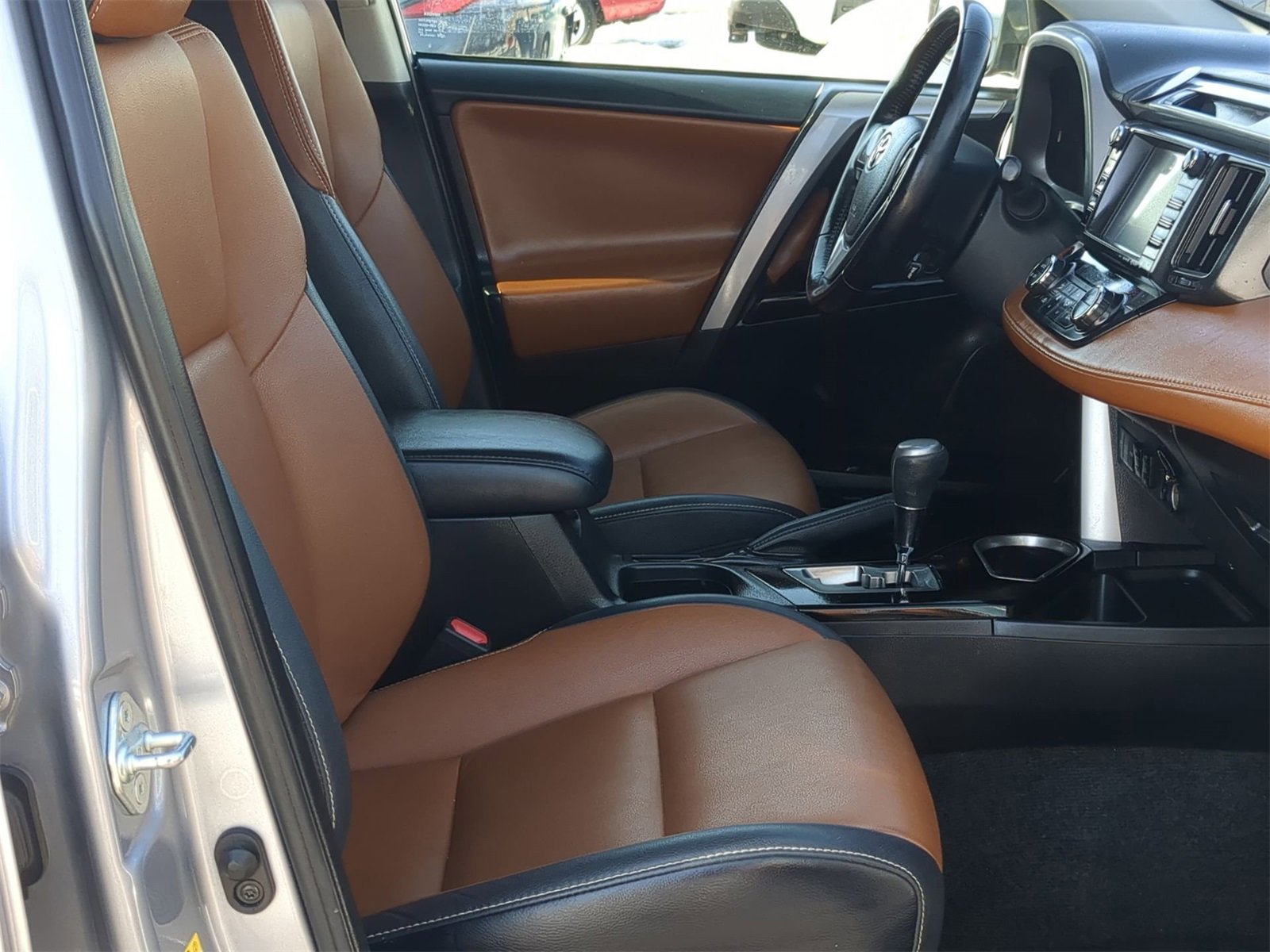 Thumbnail: 2018 Toyota RAV4 - 28