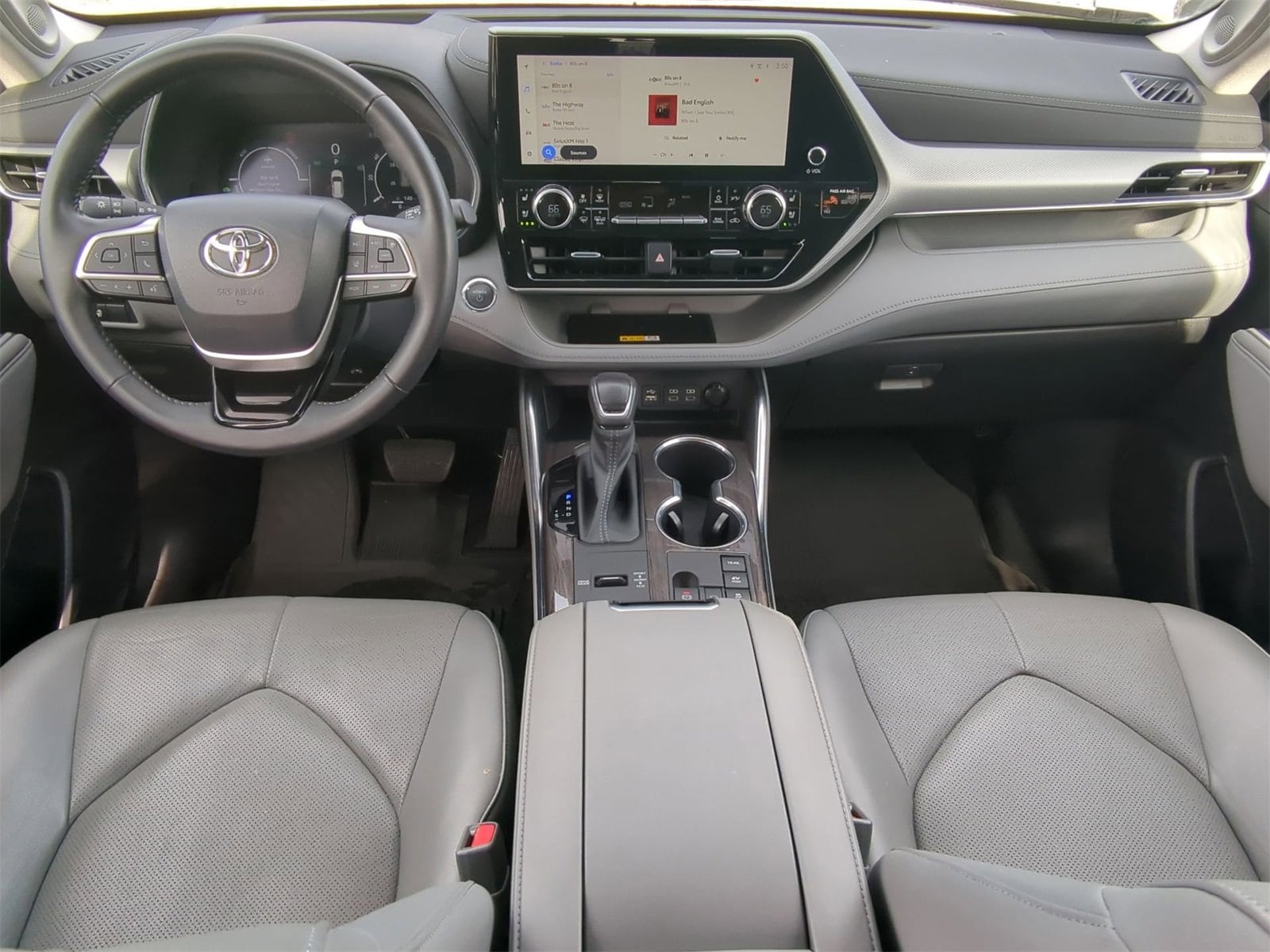 Thumbnail: 2023 Toyota Highlander - 22