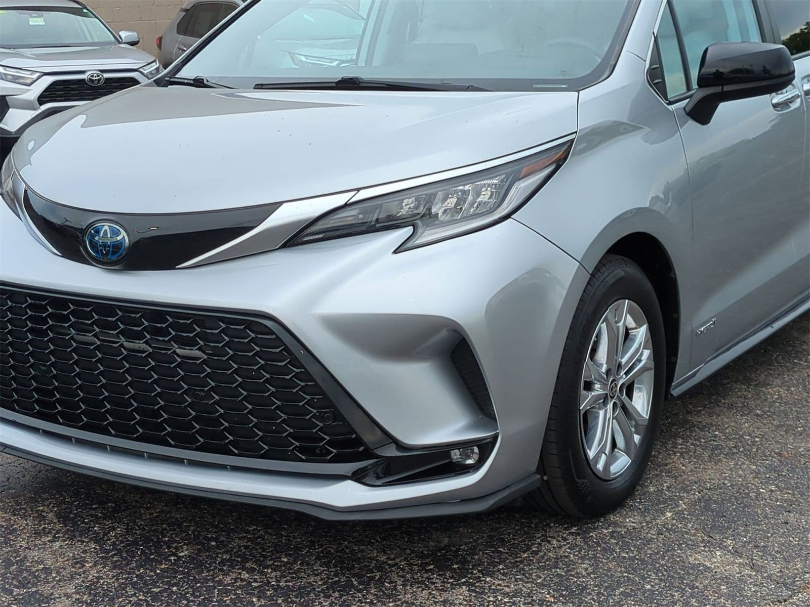 Thumbnail: 2021 Toyota Sienna - 11