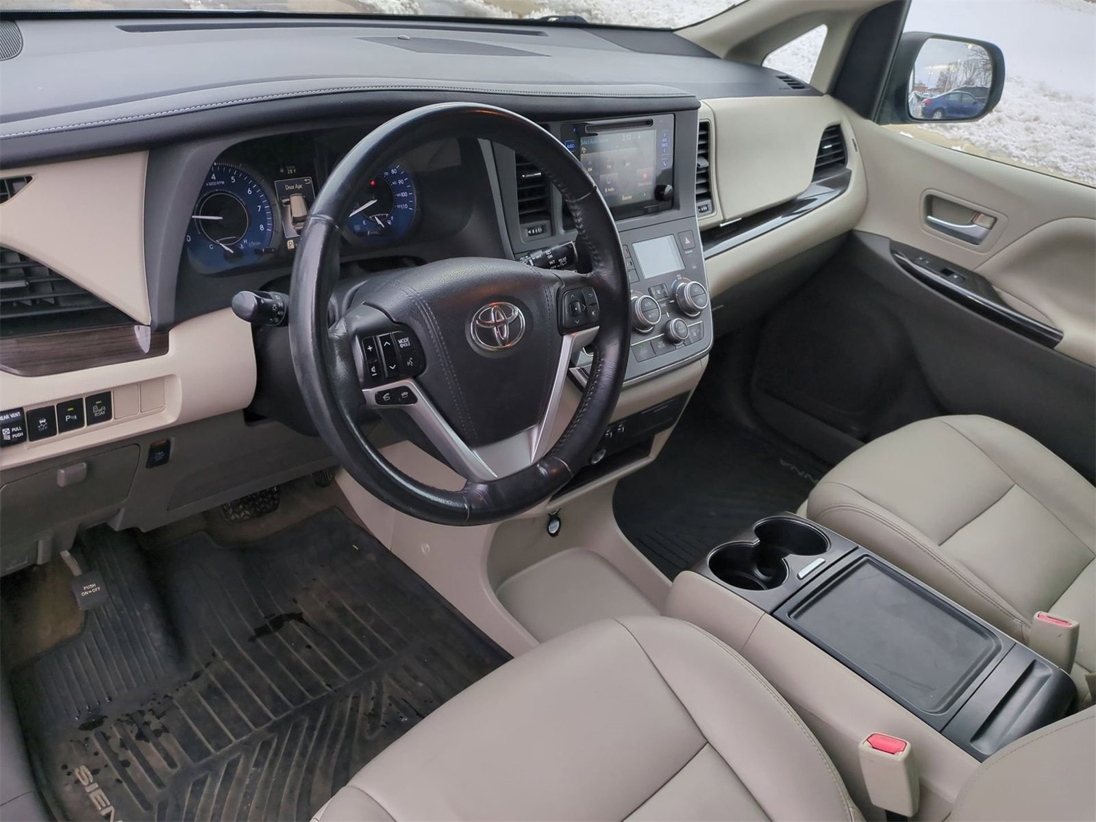 Thumbnail: 2015 Toyota Sienna - 10