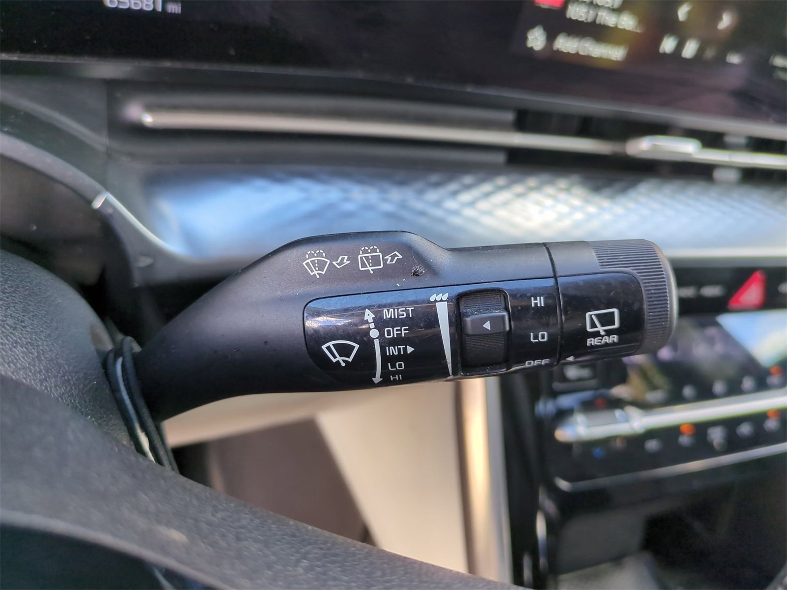 Thumbnail: 2023 Kia Carnival - 26