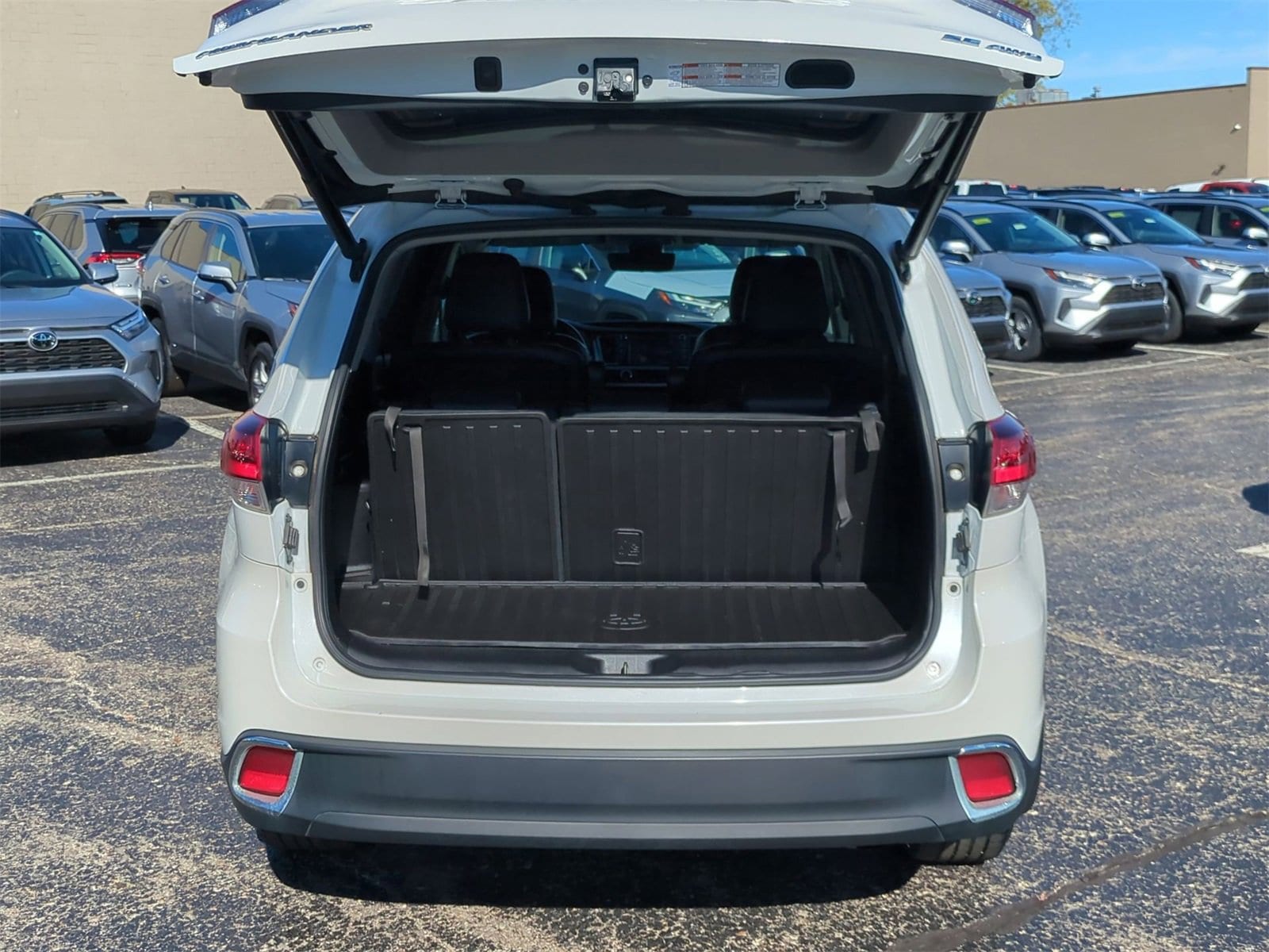 Thumbnail: 2019 Toyota Highlander - 34