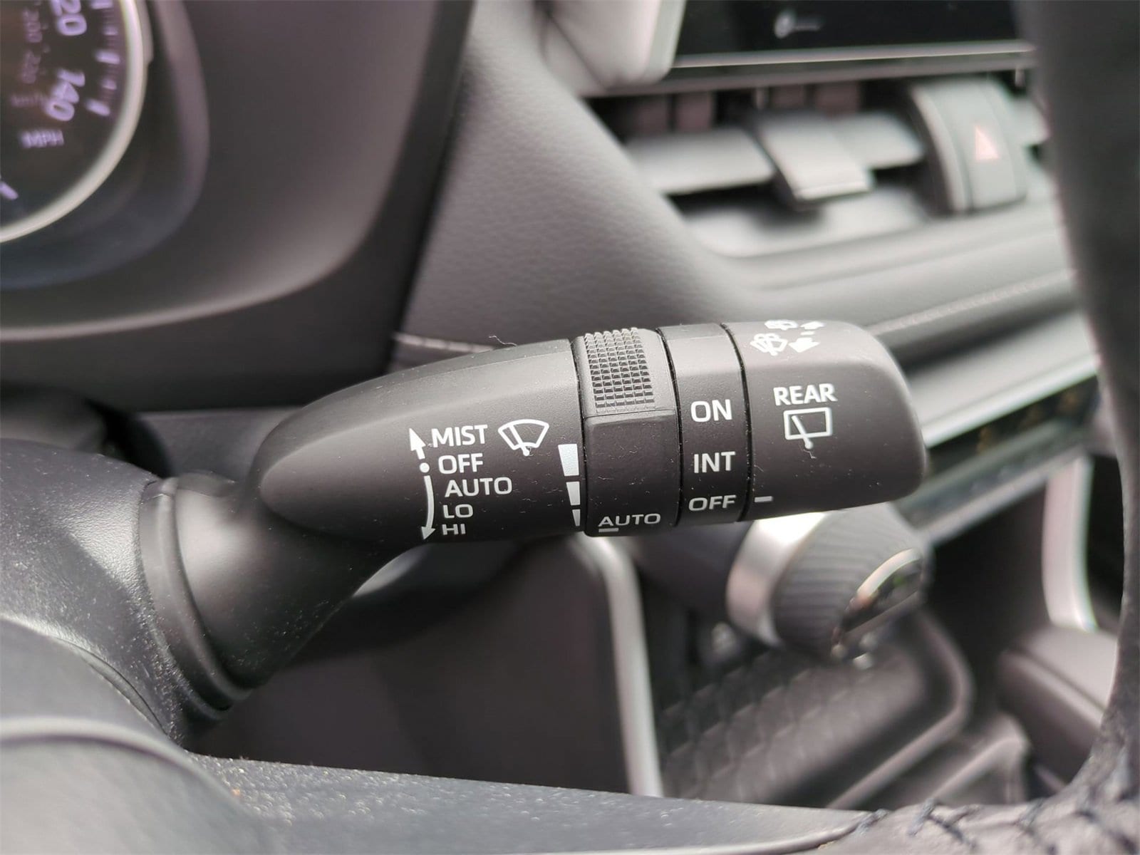 2022 Toyota RAV4 XLE 24