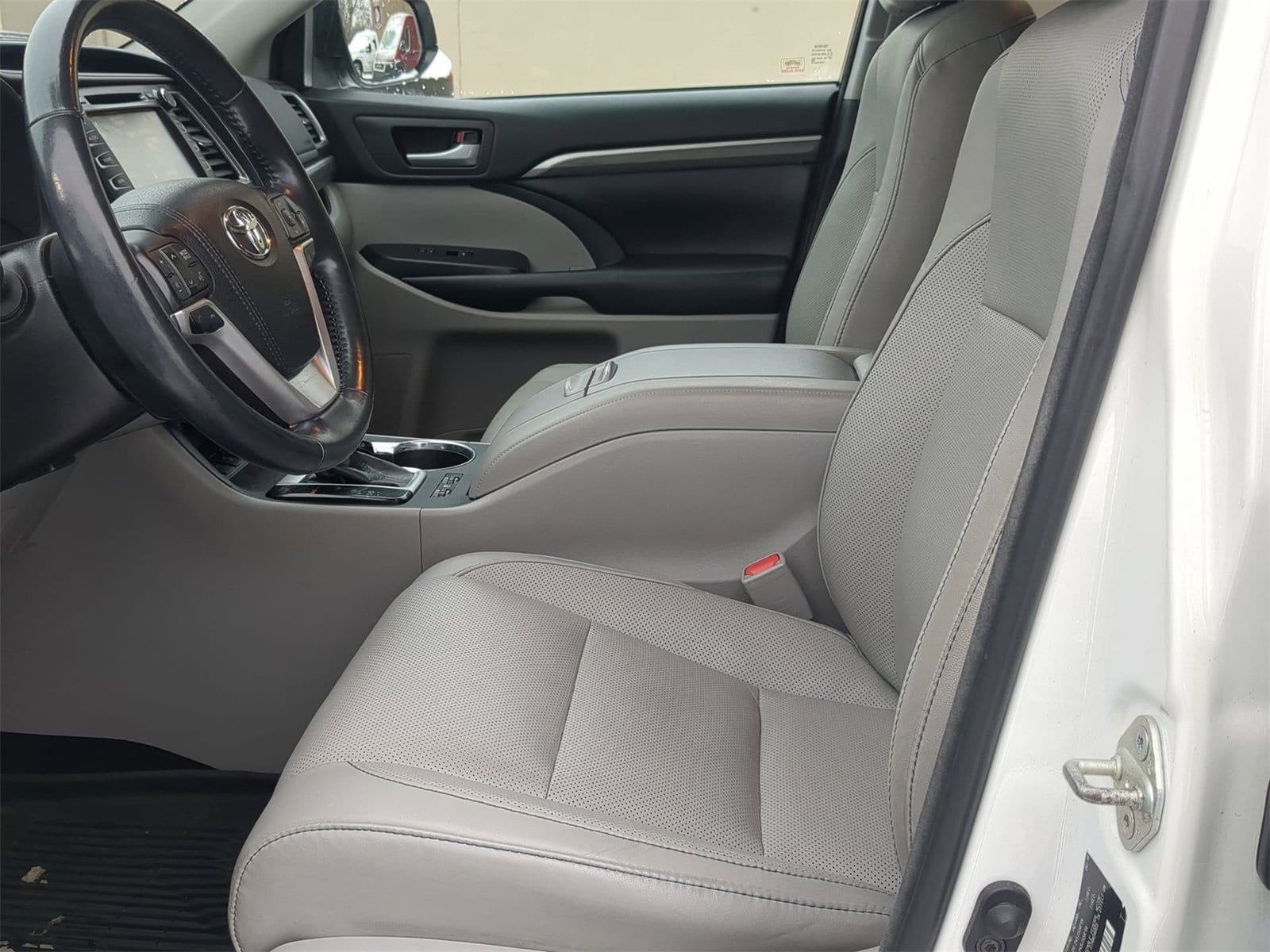 Thumbnail: 2018 Toyota Highlander - 16