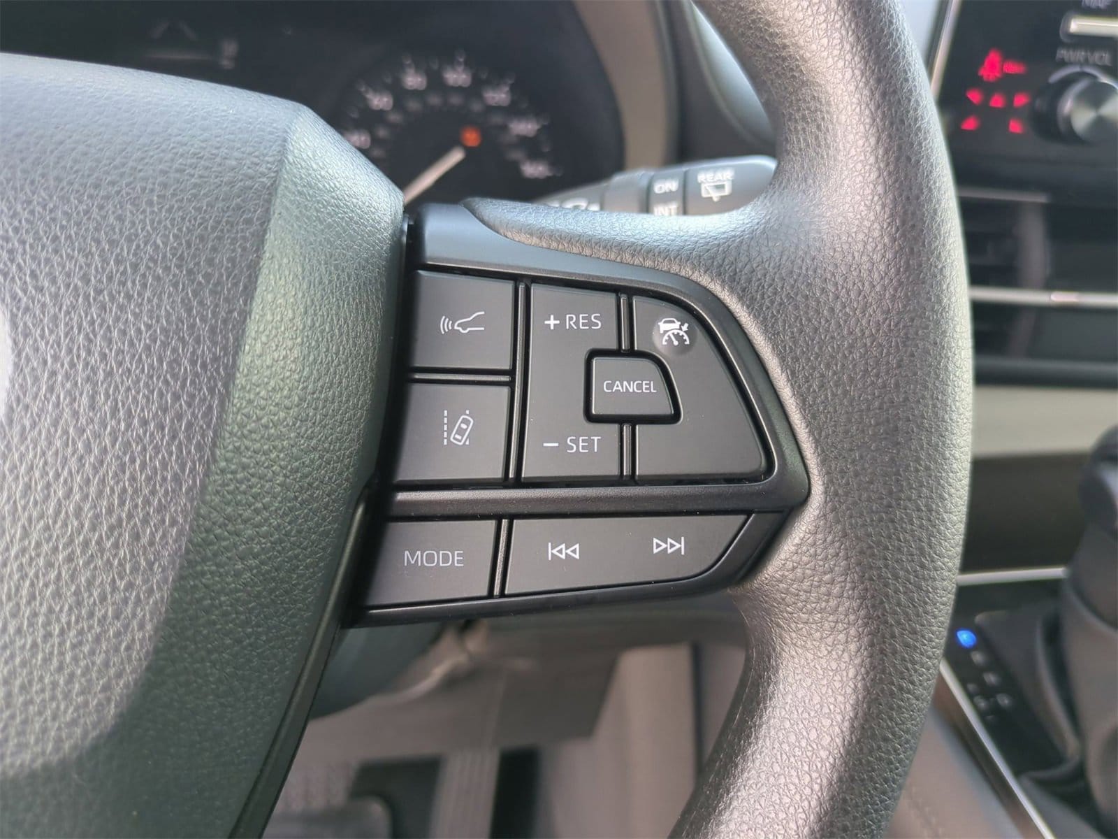 Thumbnail: 2023 Toyota Sienna - 23