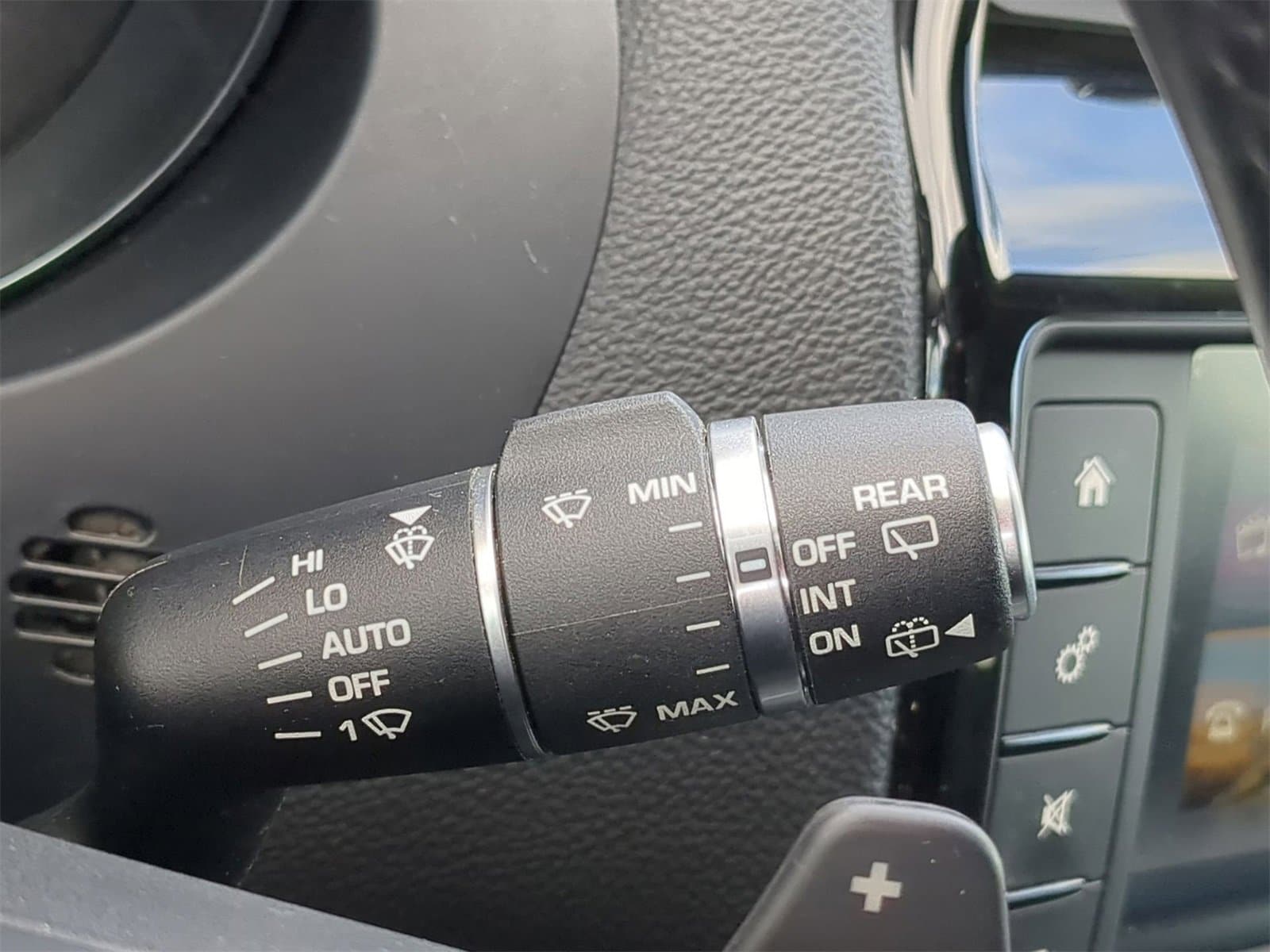 Thumbnail: 2017 Jaguar F-Pace - 32