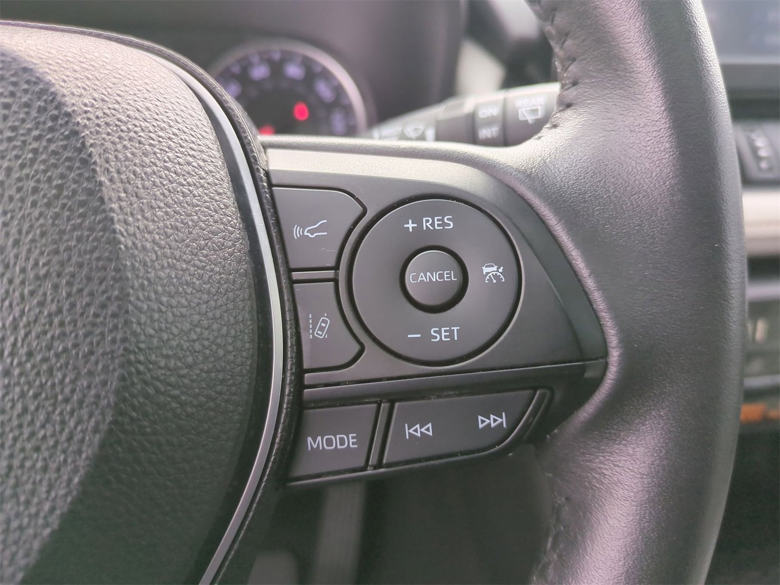 Thumbnail: 2020 Toyota RAV4 - 25