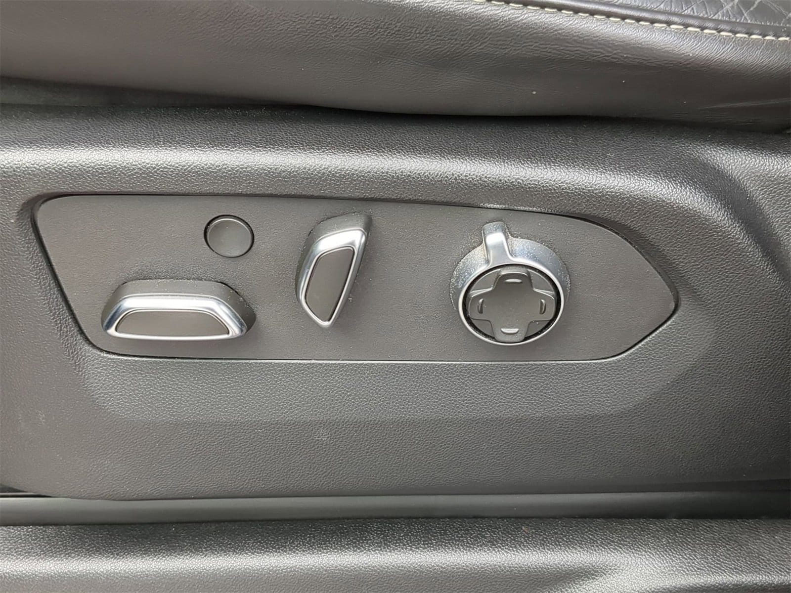 Thumbnail: 2022 Cadillac Escalade - 18