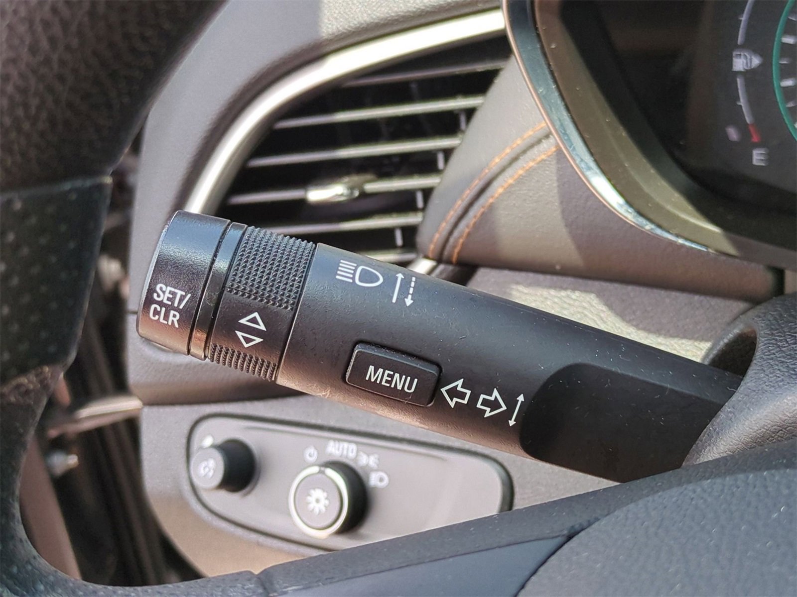 Thumbnail: 2019 Chevrolet Trax - 24