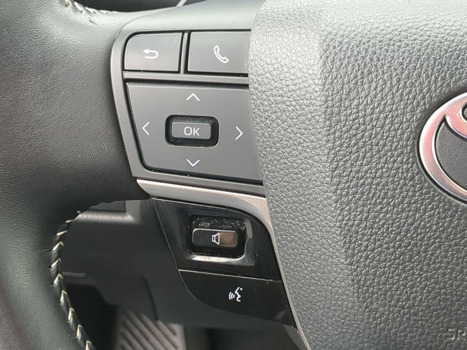 Thumbnail: 2025 Toyota Camry - 23