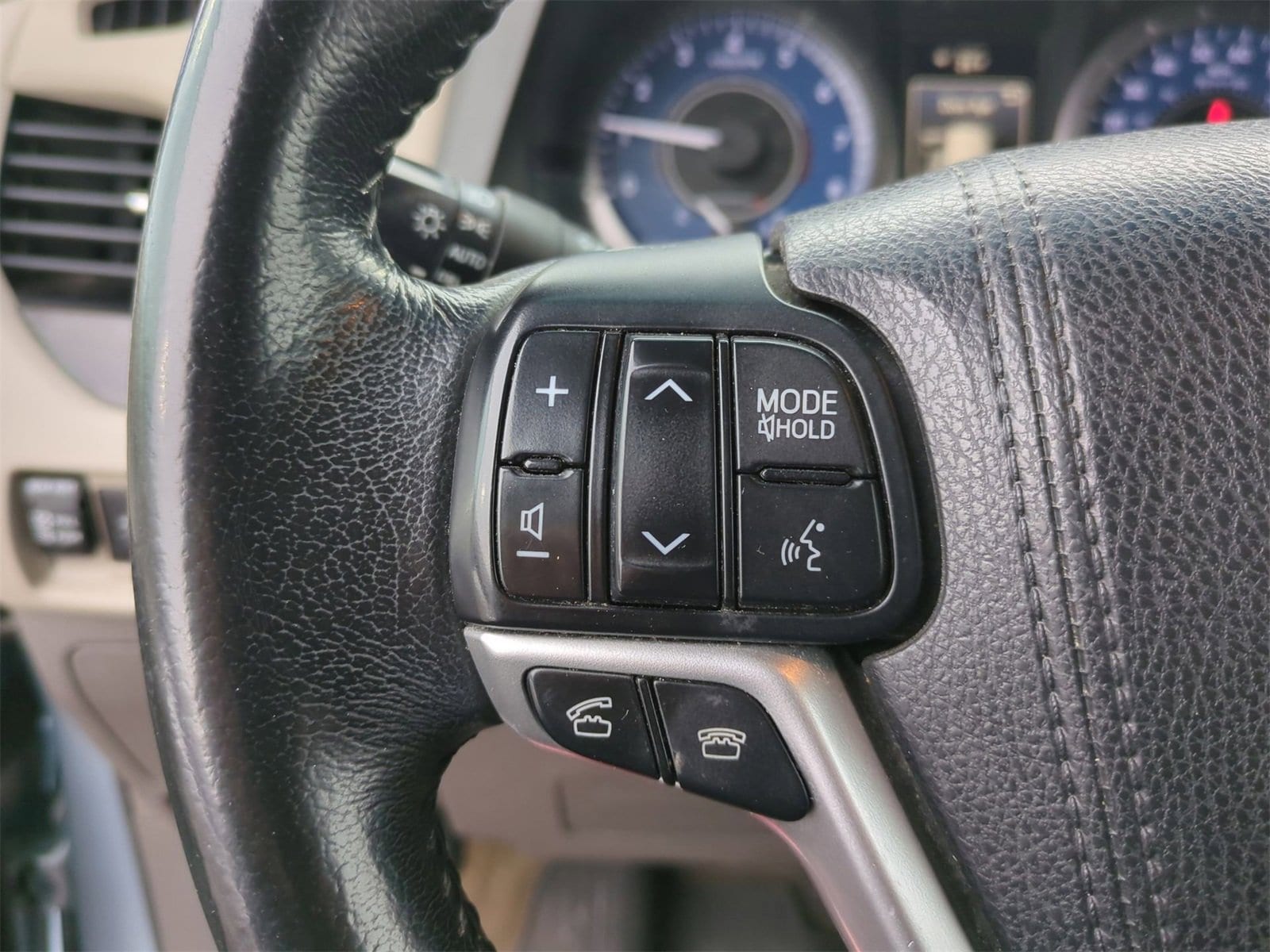 Thumbnail: 2015 Toyota Sienna - 23