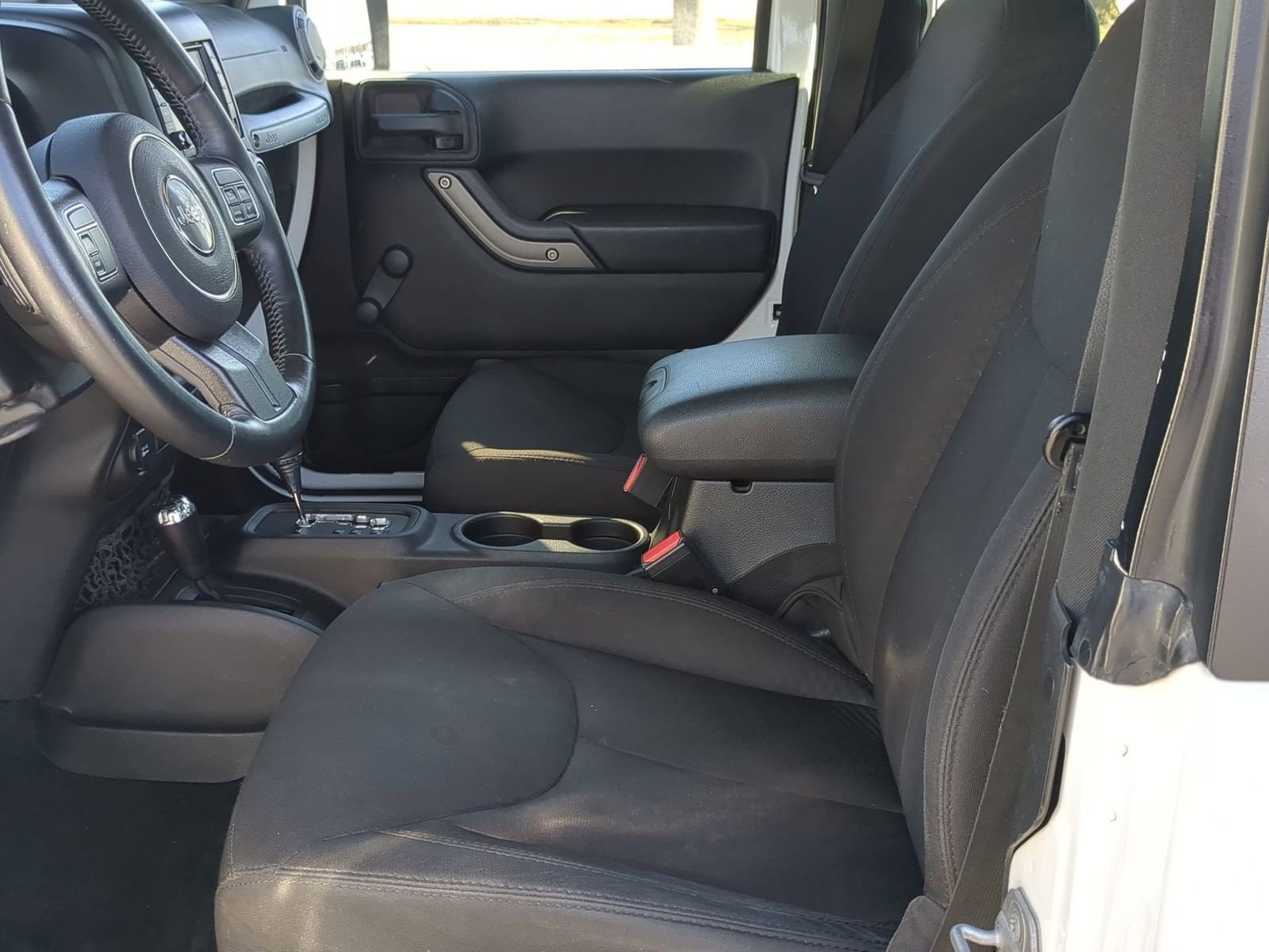 Thumbnail: 2015 Jeep Wrangler - 15