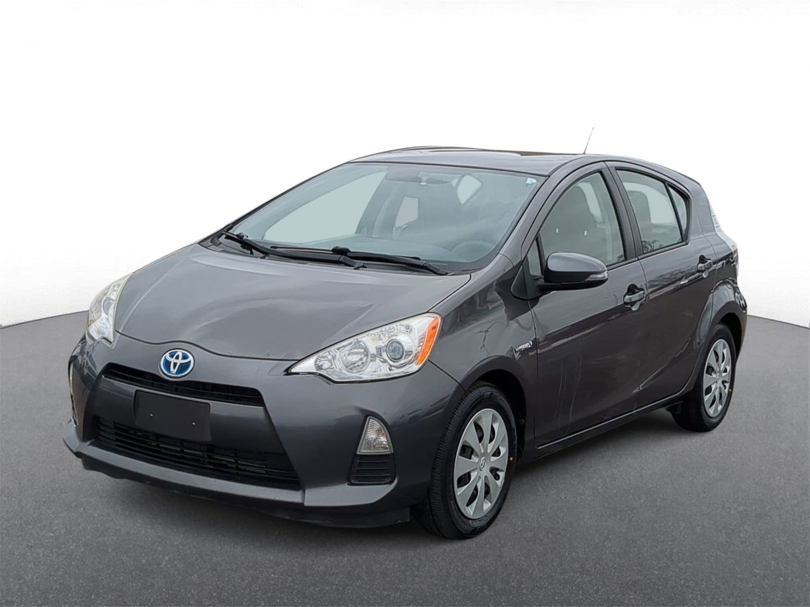 Thumbnail: 2014 Toyota Prius c - 4