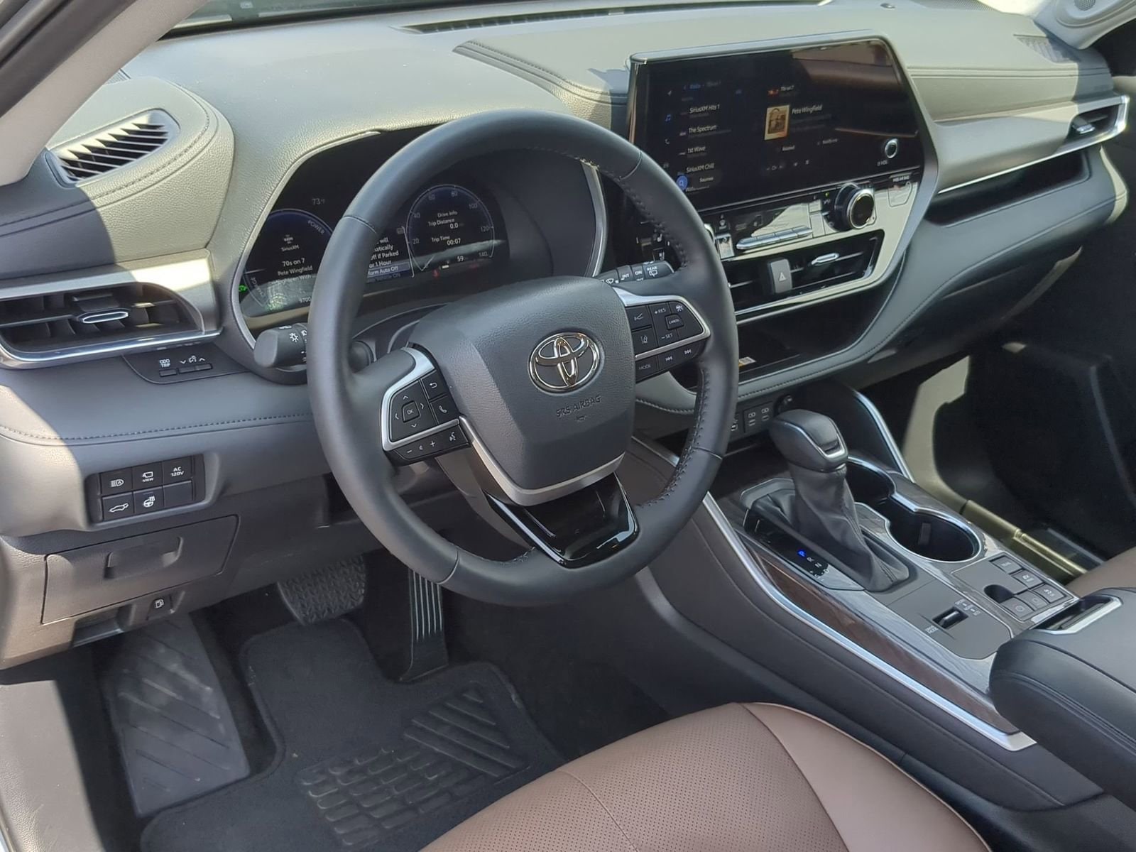 Thumbnail: 2025 Toyota Highlander - 10