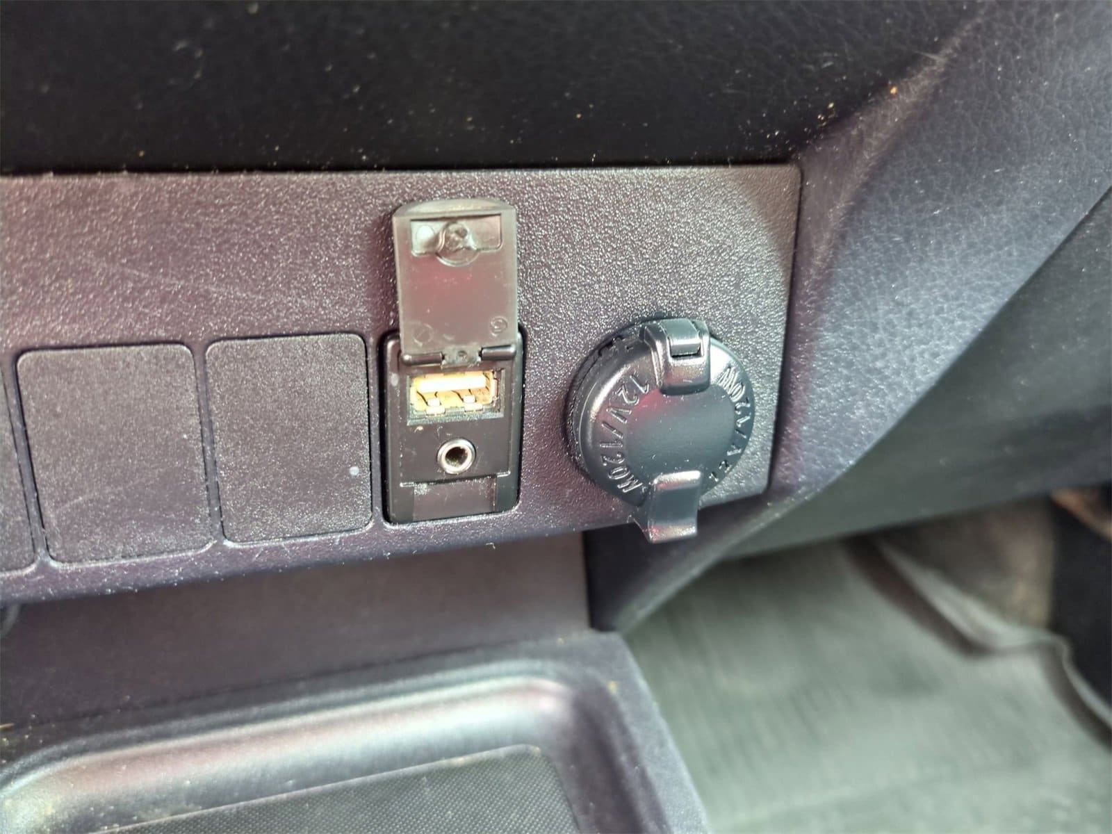 Thumbnail: 2018 Toyota RAV4 - 30