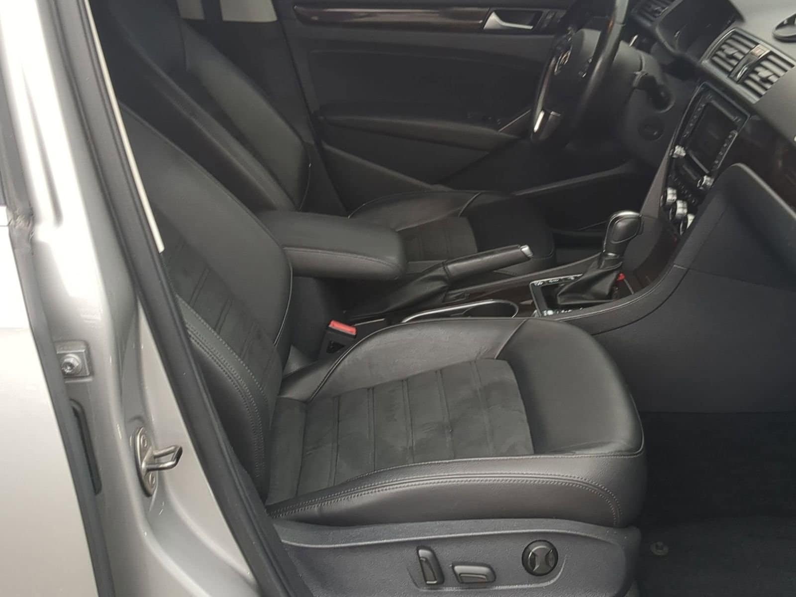Thumbnail: 2014 Volkswagen Passat - 21