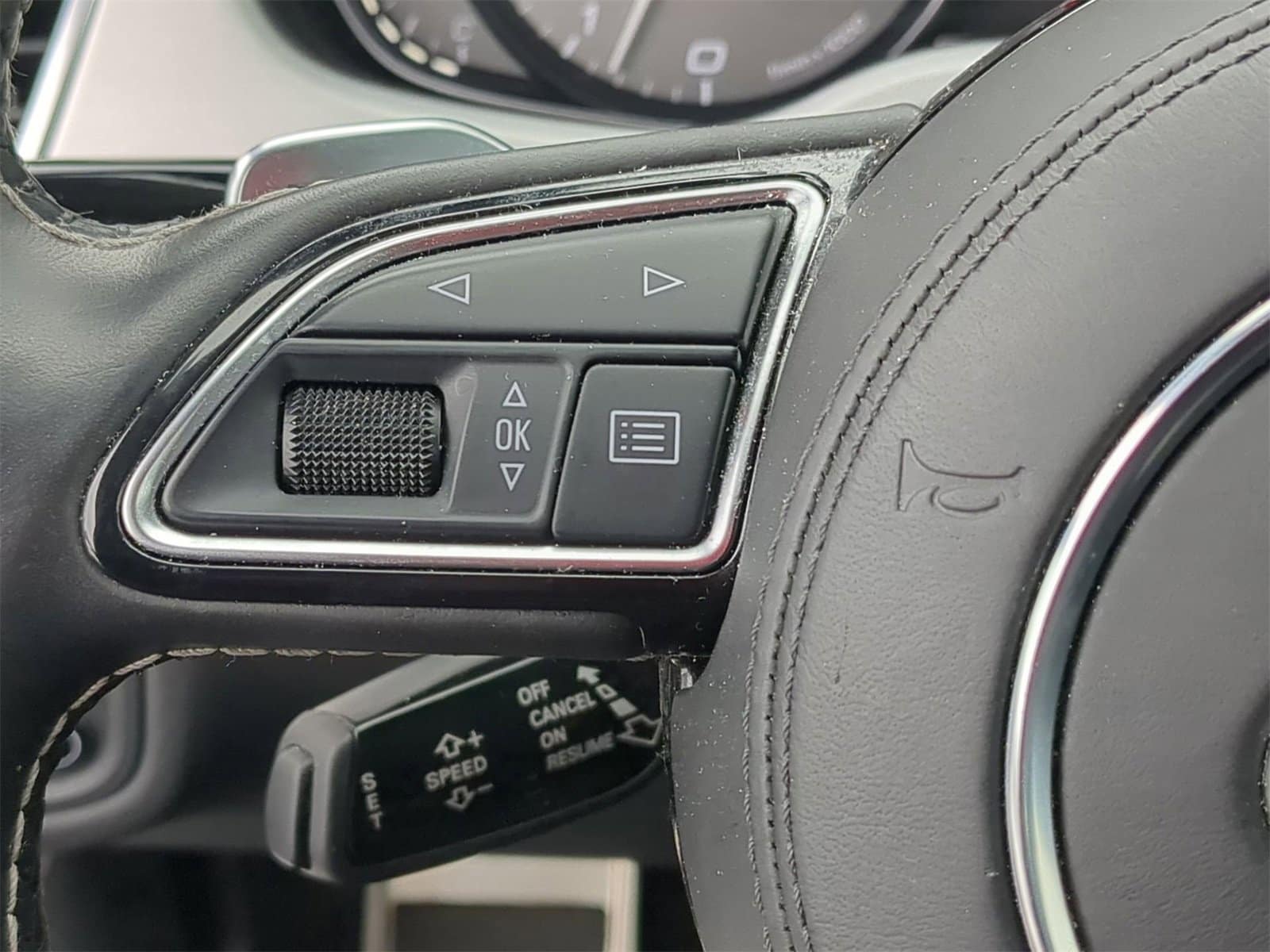 Thumbnail: 2013 Audi S8 - 30