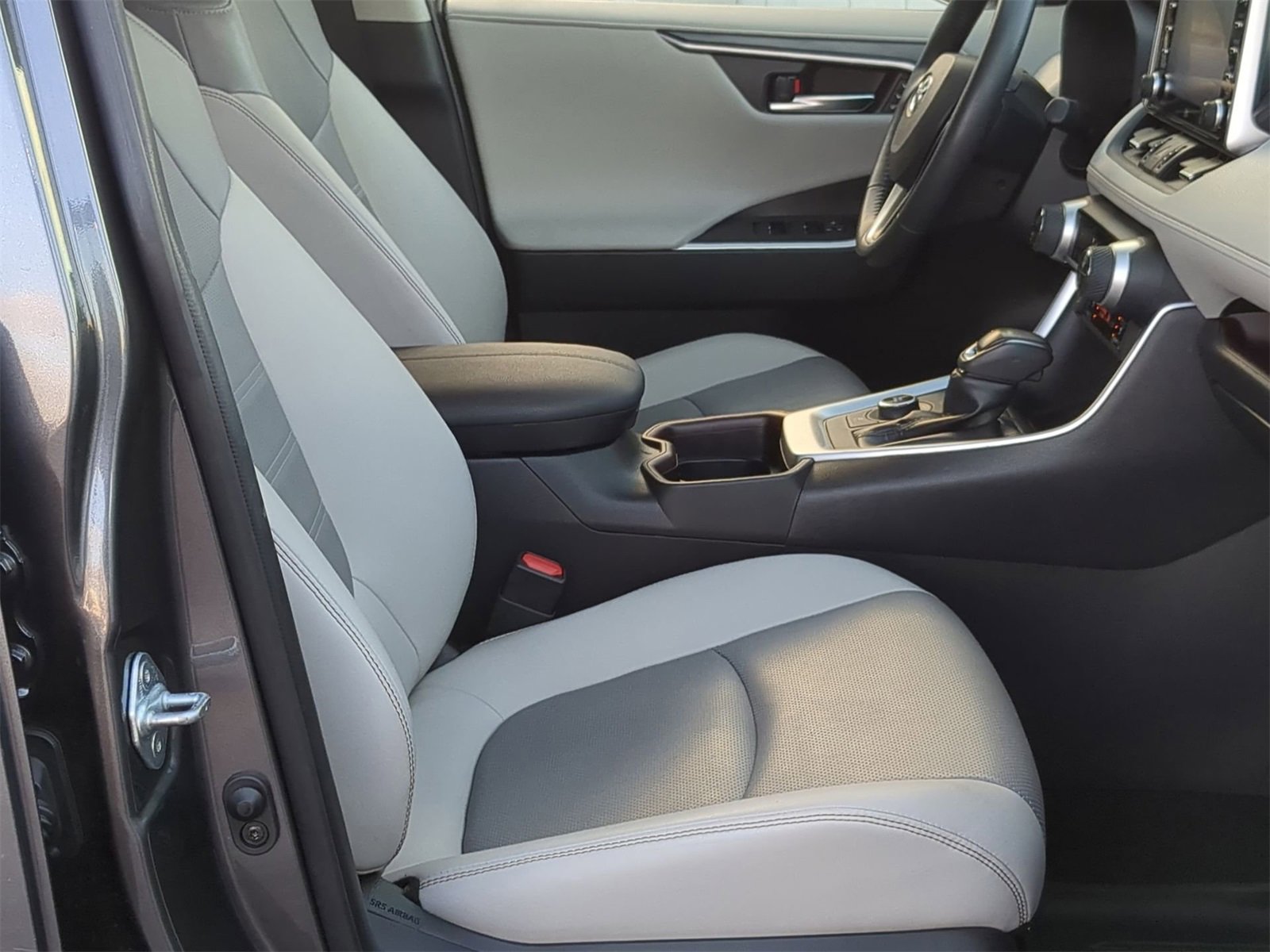 Thumbnail: 2020 Toyota RAV4 - 21