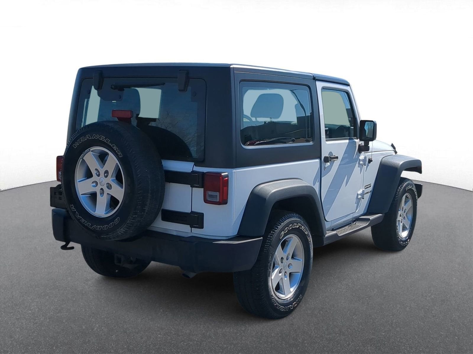 Thumbnail: 2015 Jeep Wrangler - 8