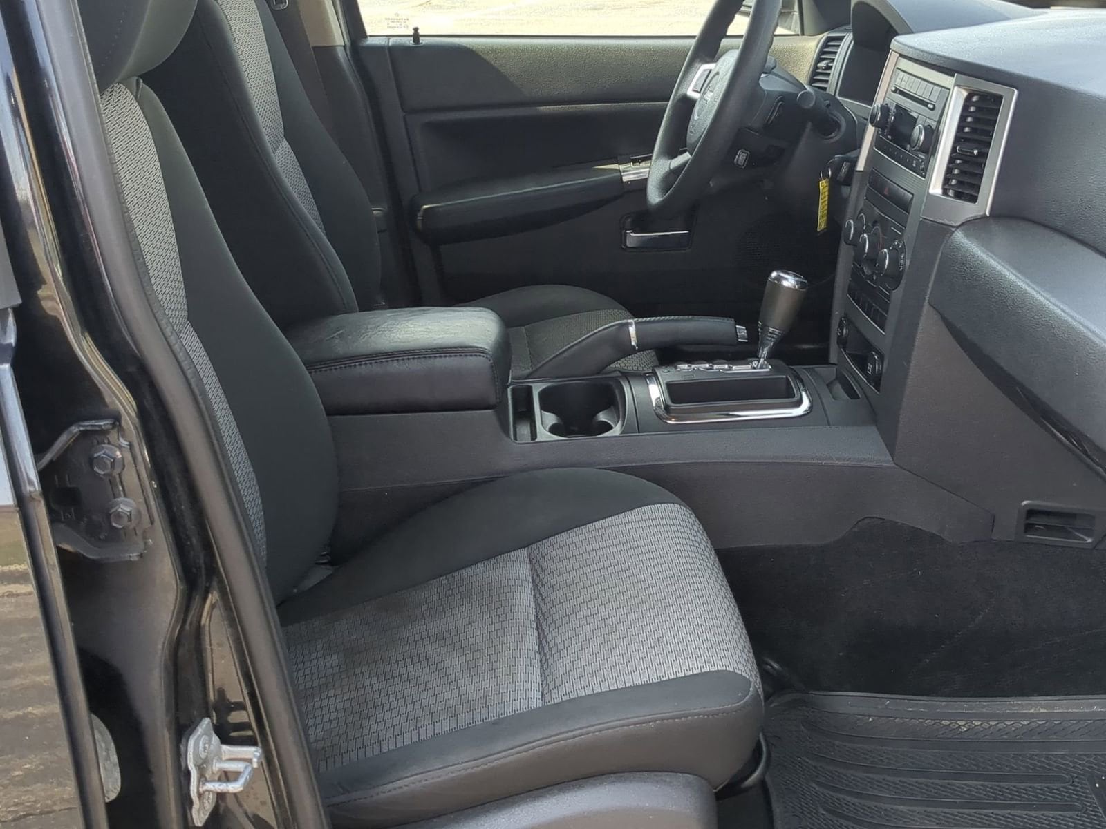 Thumbnail: 2009 Jeep Grand Cherokee - 21