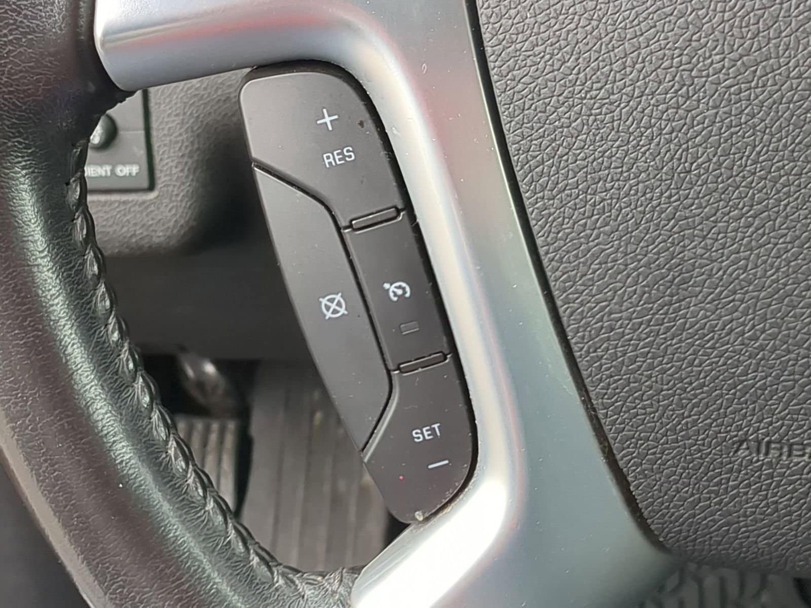 Thumbnail: 2015 Chevrolet Traverse - 23