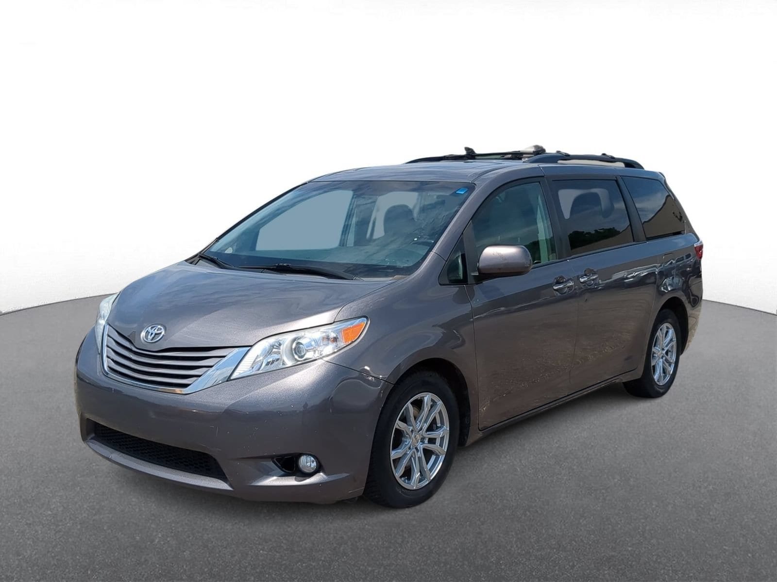 Thumbnail: 2016 Toyota Sienna - 4