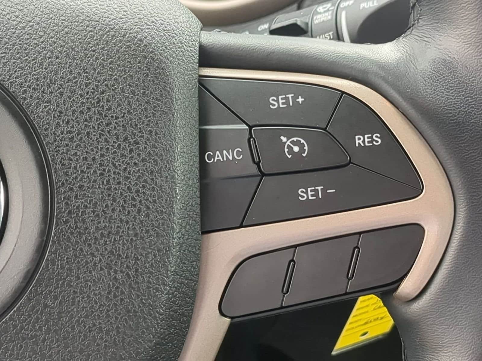 Thumbnail: 2015 Jeep Cherokee - 24