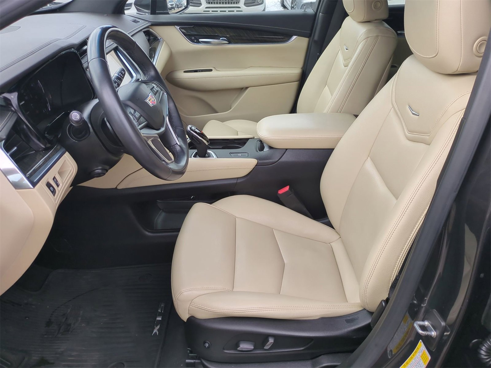 Thumbnail: 2018 Cadillac XT5 - 16