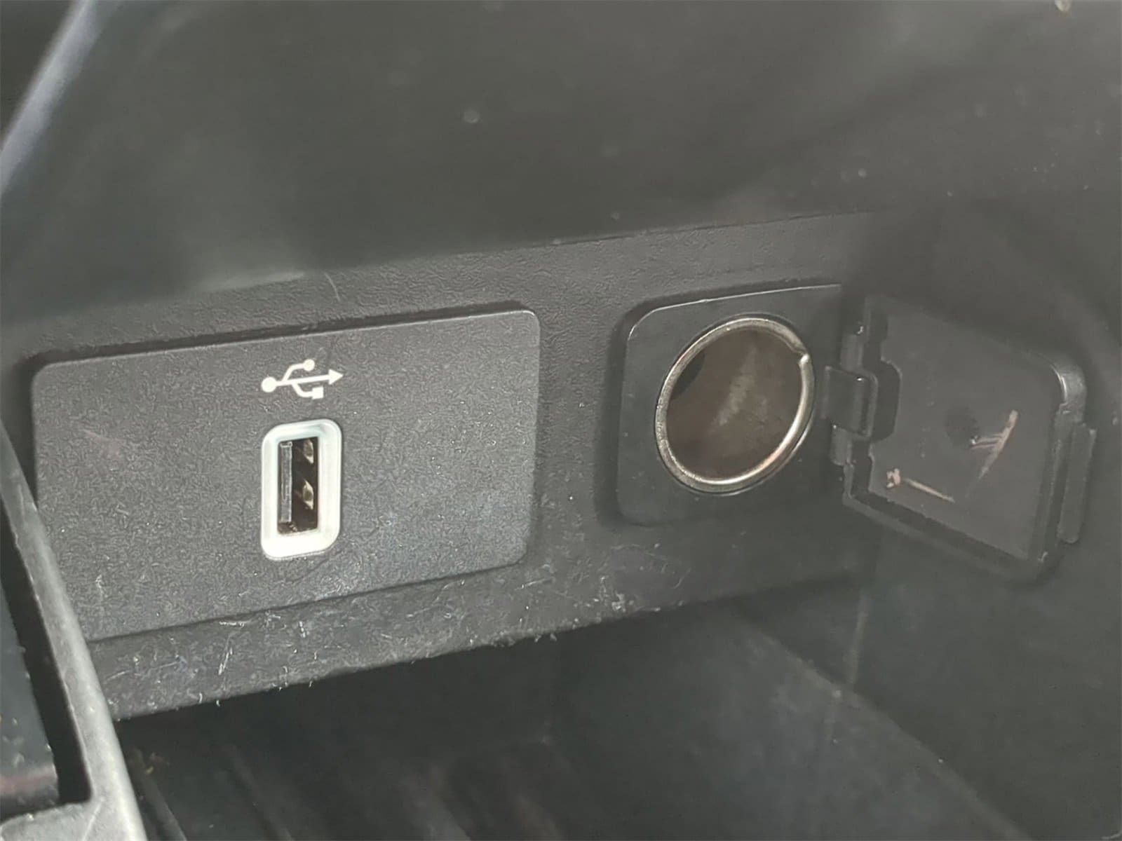 Thumbnail: 2017 Ford Explorer - 36