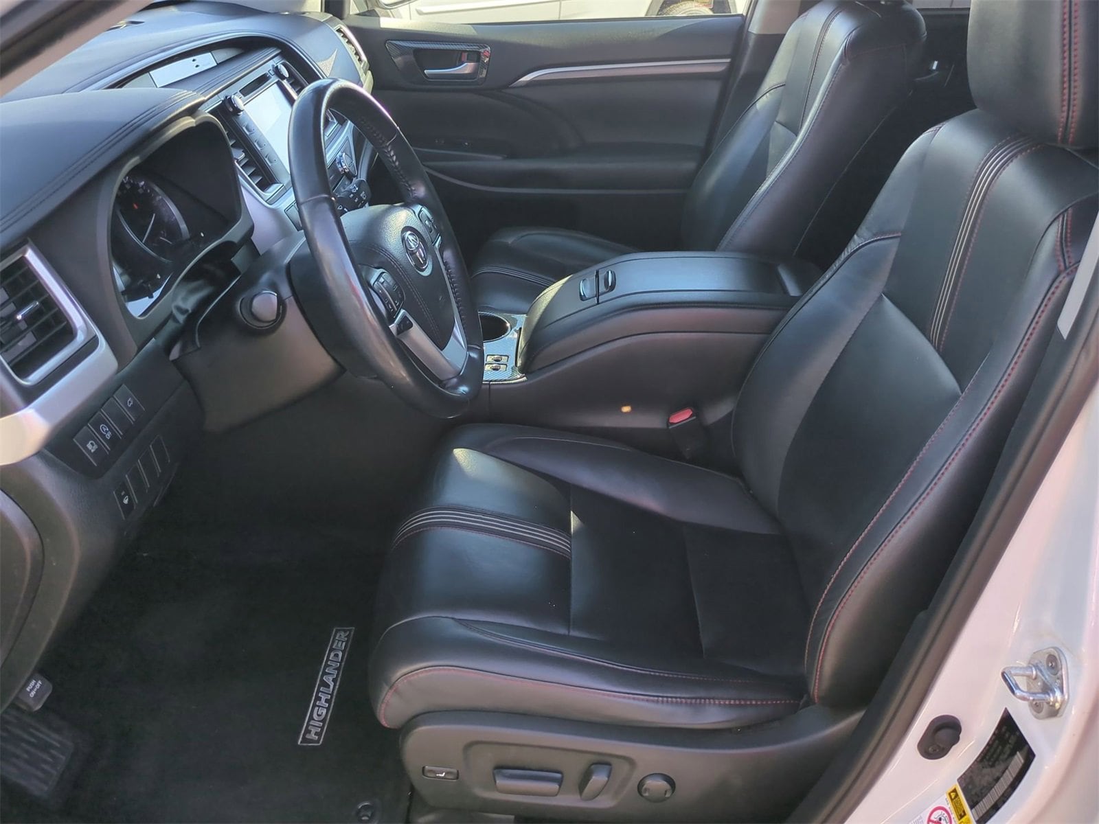 Thumbnail: 2019 Toyota Highlander - 16